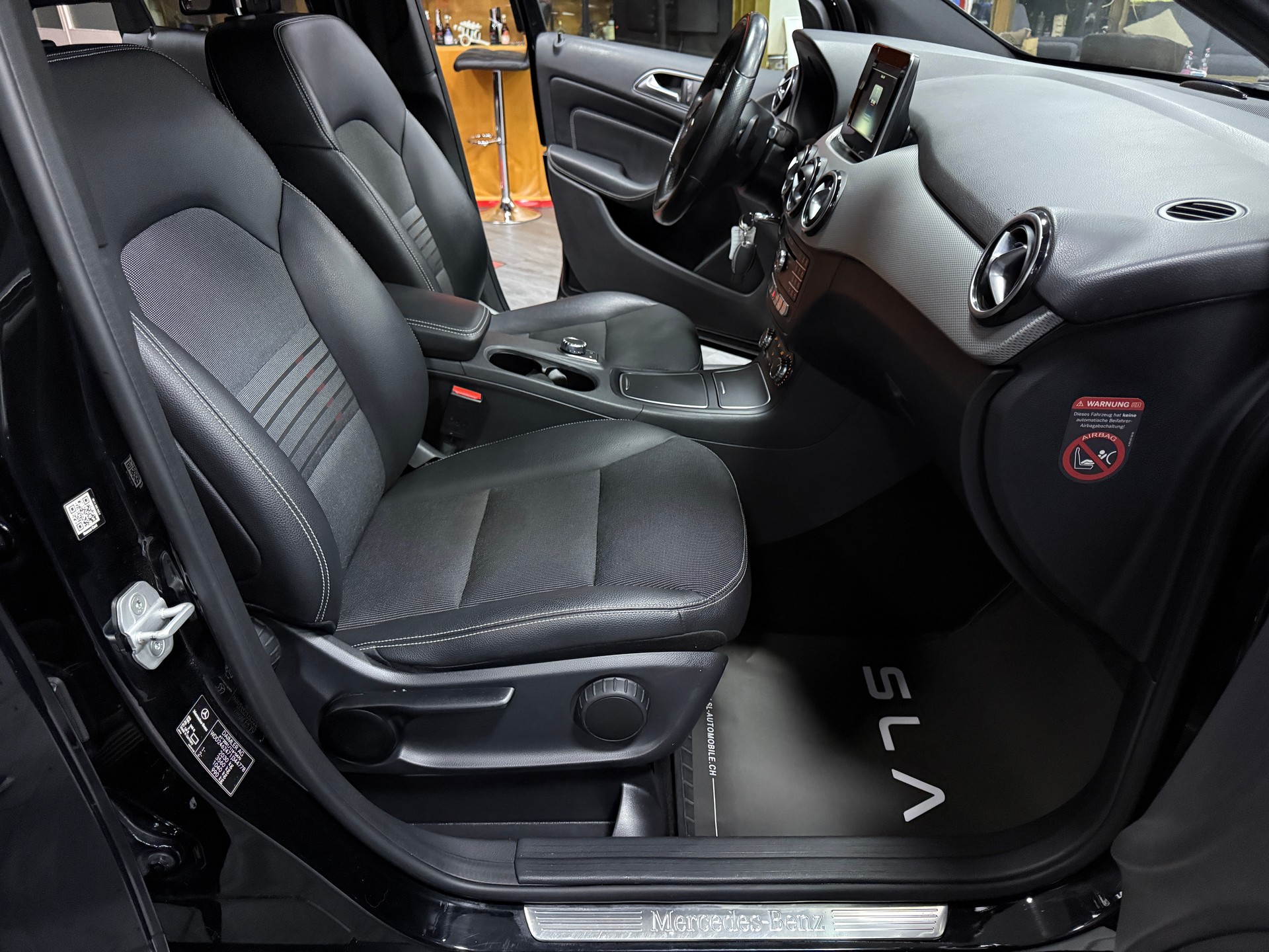 MERCEDES-BENZ B 220 Style 4Matic 7G-DCT / CH Fz / Frisch MFK-image-11