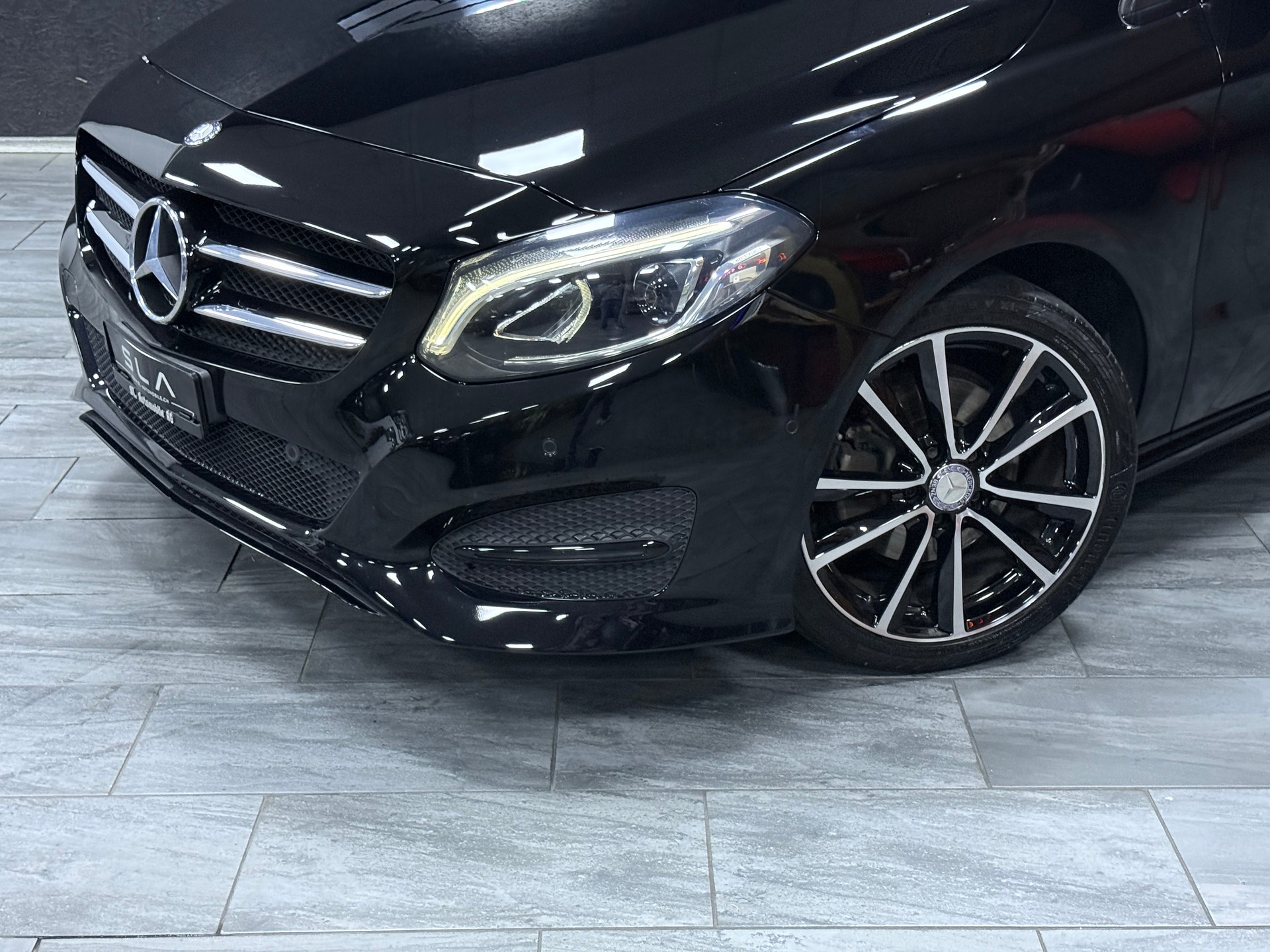 MERCEDES-BENZ B 220 Style 4Matic 7G-DCT / CH Fz / Frisch MFK-image-1
