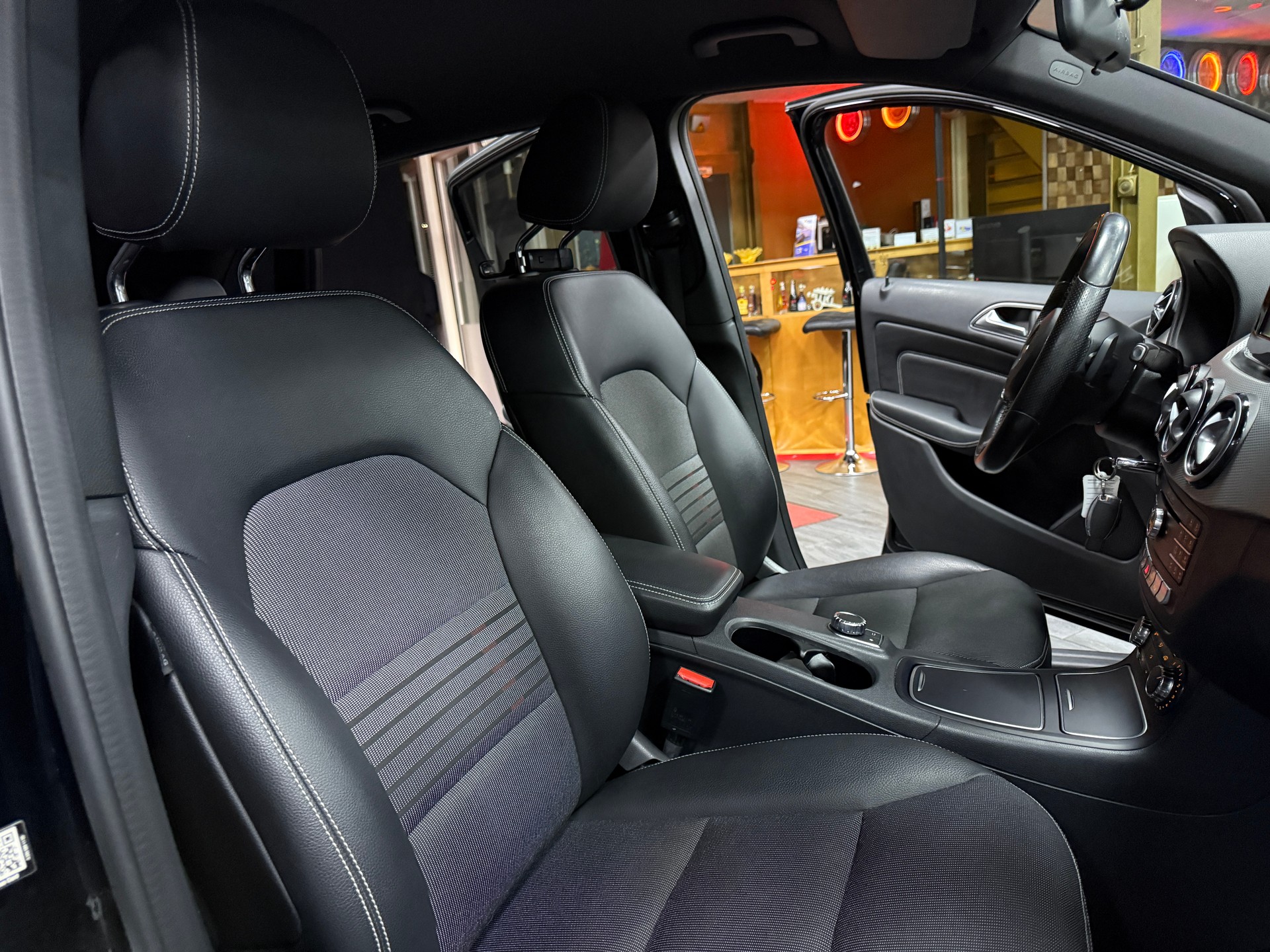 MERCEDES-BENZ B 220 Style 4Matic 7G-DCT / CH Fz / Frisch MFK-image-12
