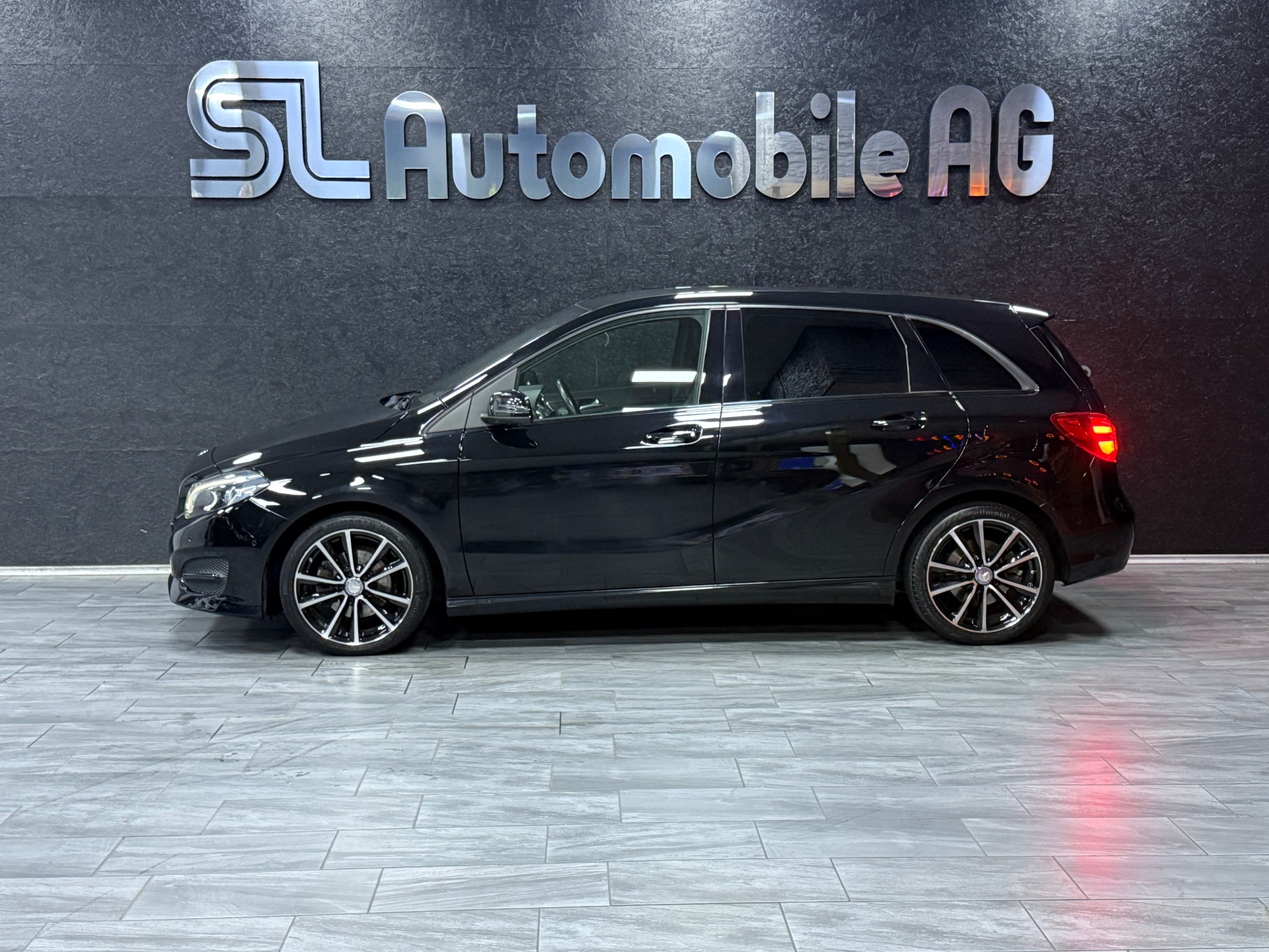 MERCEDES-BENZ B 220 Style 4Matic 7G-DCT / CH Fz / Frisch MFK-image-3