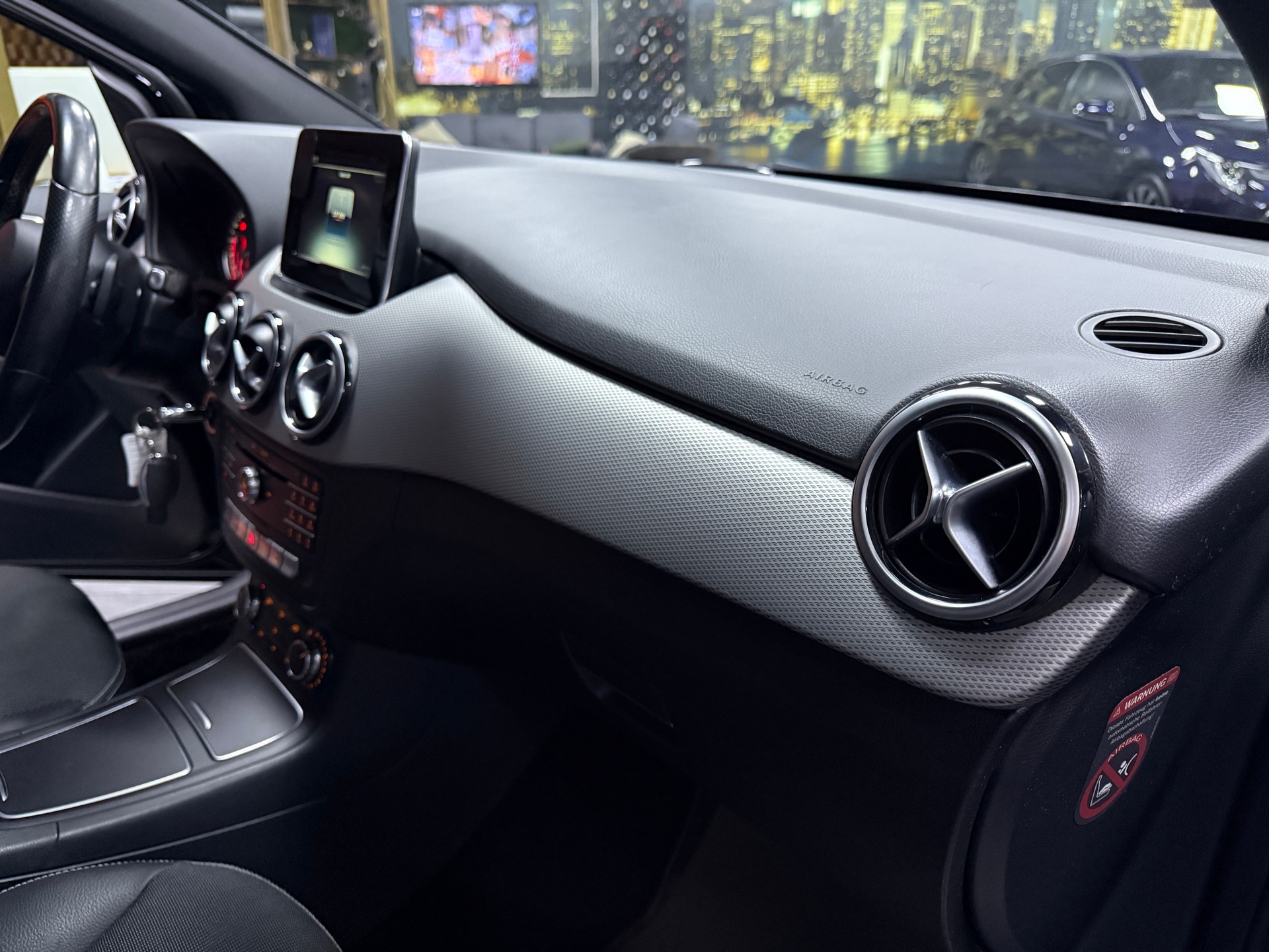 MERCEDES-BENZ B 220 Style 4Matic 7G-DCT / CH Fz / Frisch MFK-image-13