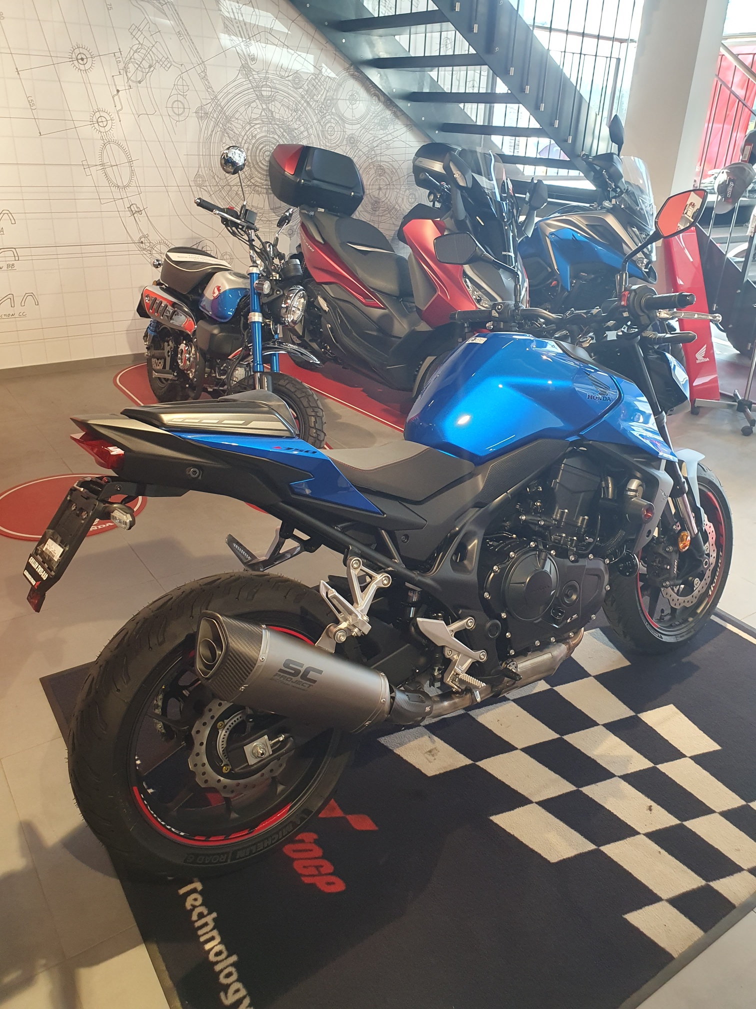 HONDA CB 750 Hornet-showroom-element-3