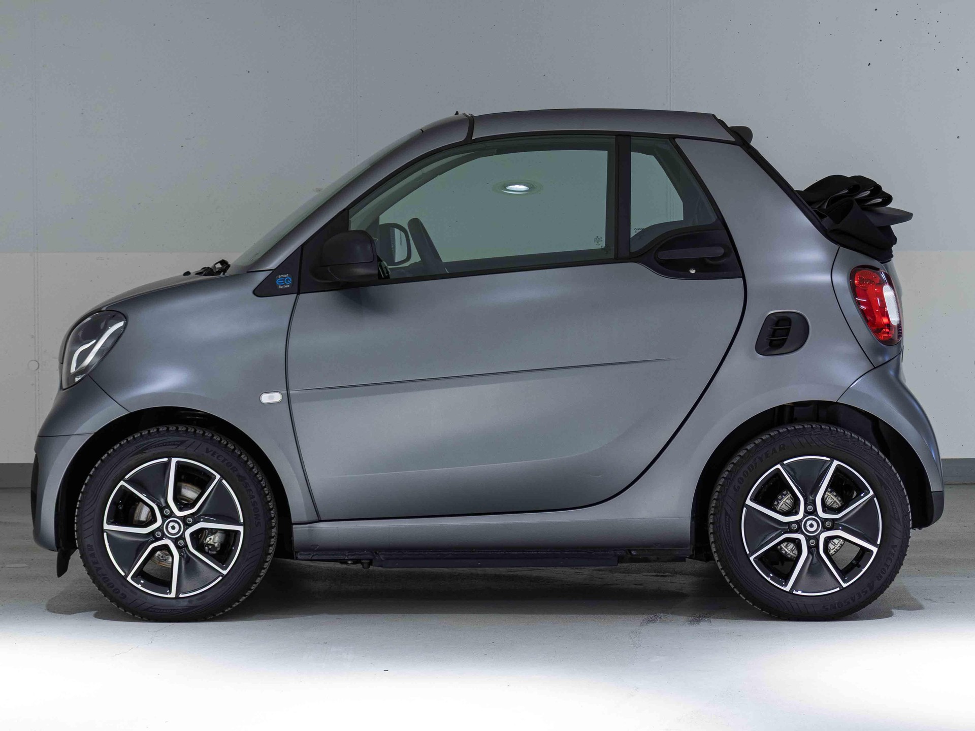 SMART Fortwo Cabrio EQ-image-4