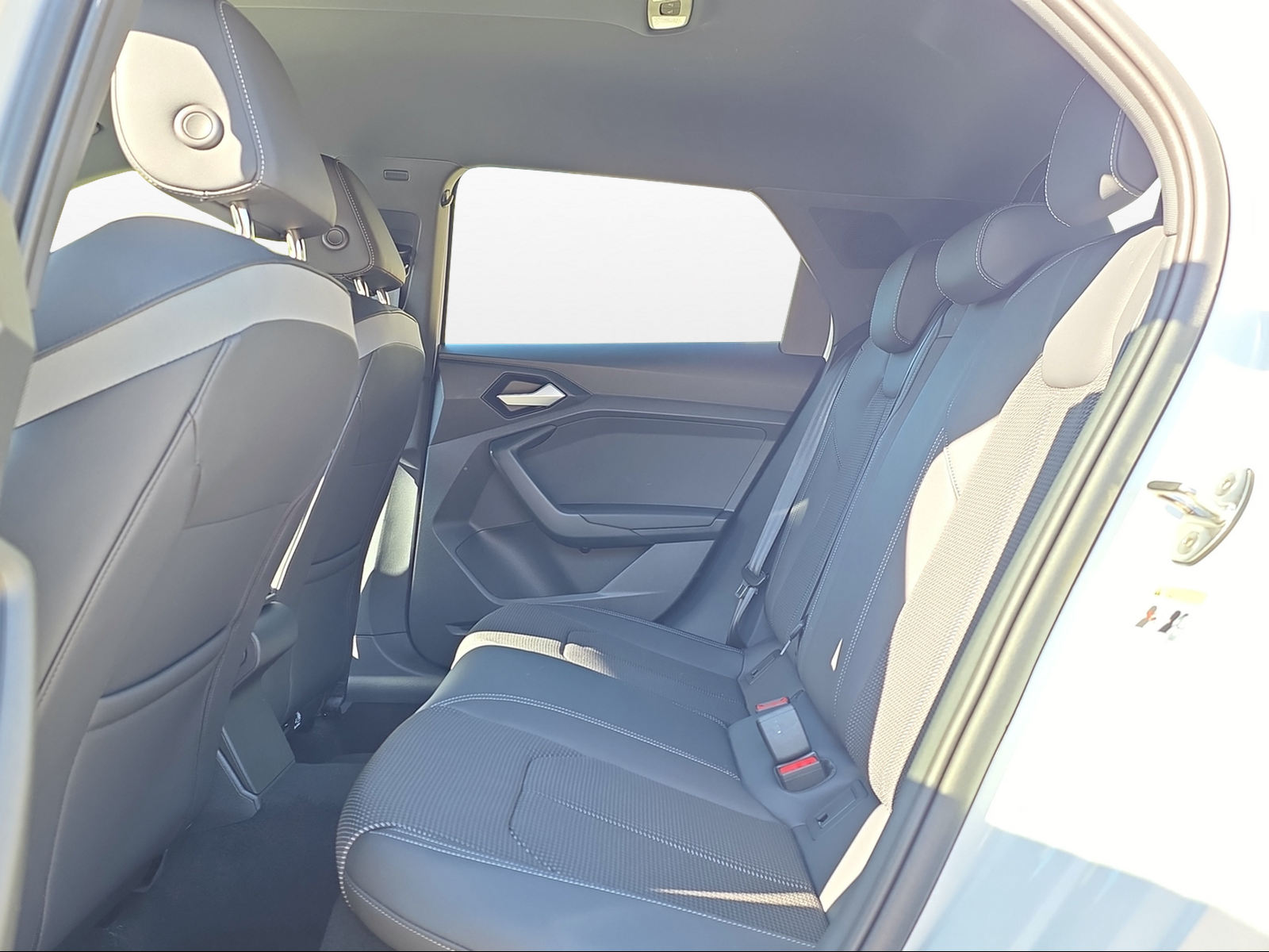 AUDI A1 Sportback 35 TFSI S Line S-tronic-image-10