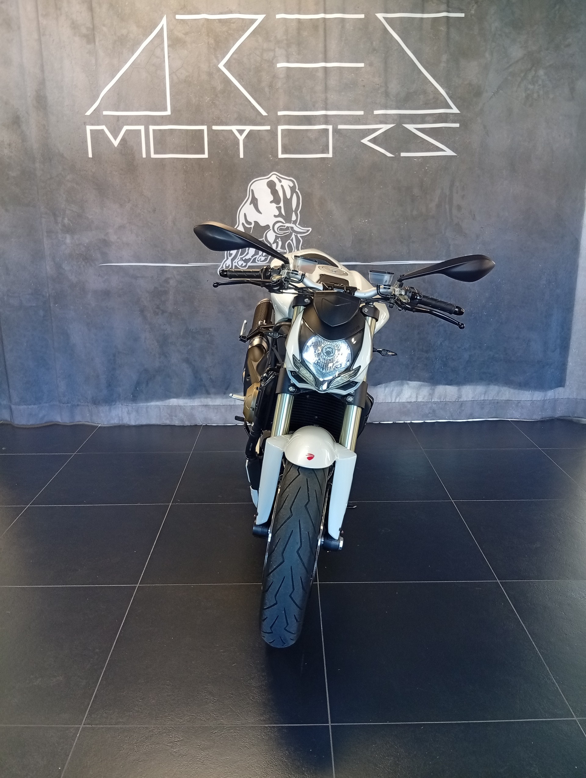 DUCATI Streetfighter 1099-showroom-element-2
