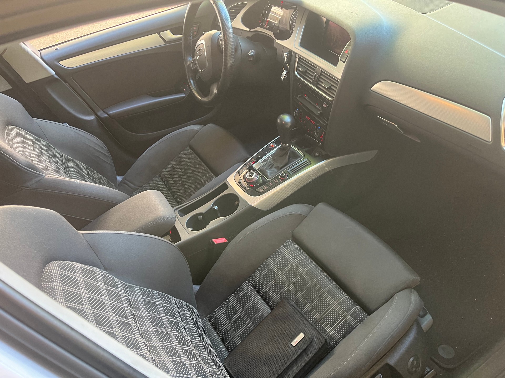 AUDI A4 Avant 2.0 TFSI multitronic-image-9