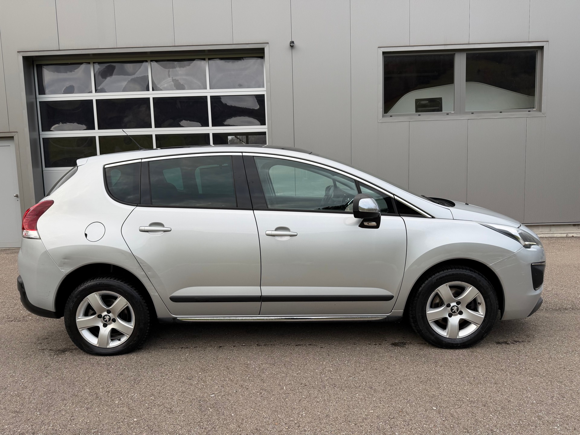 PEUGEOT 3008 1.6 16V T Platinum Tiptronic-image-3