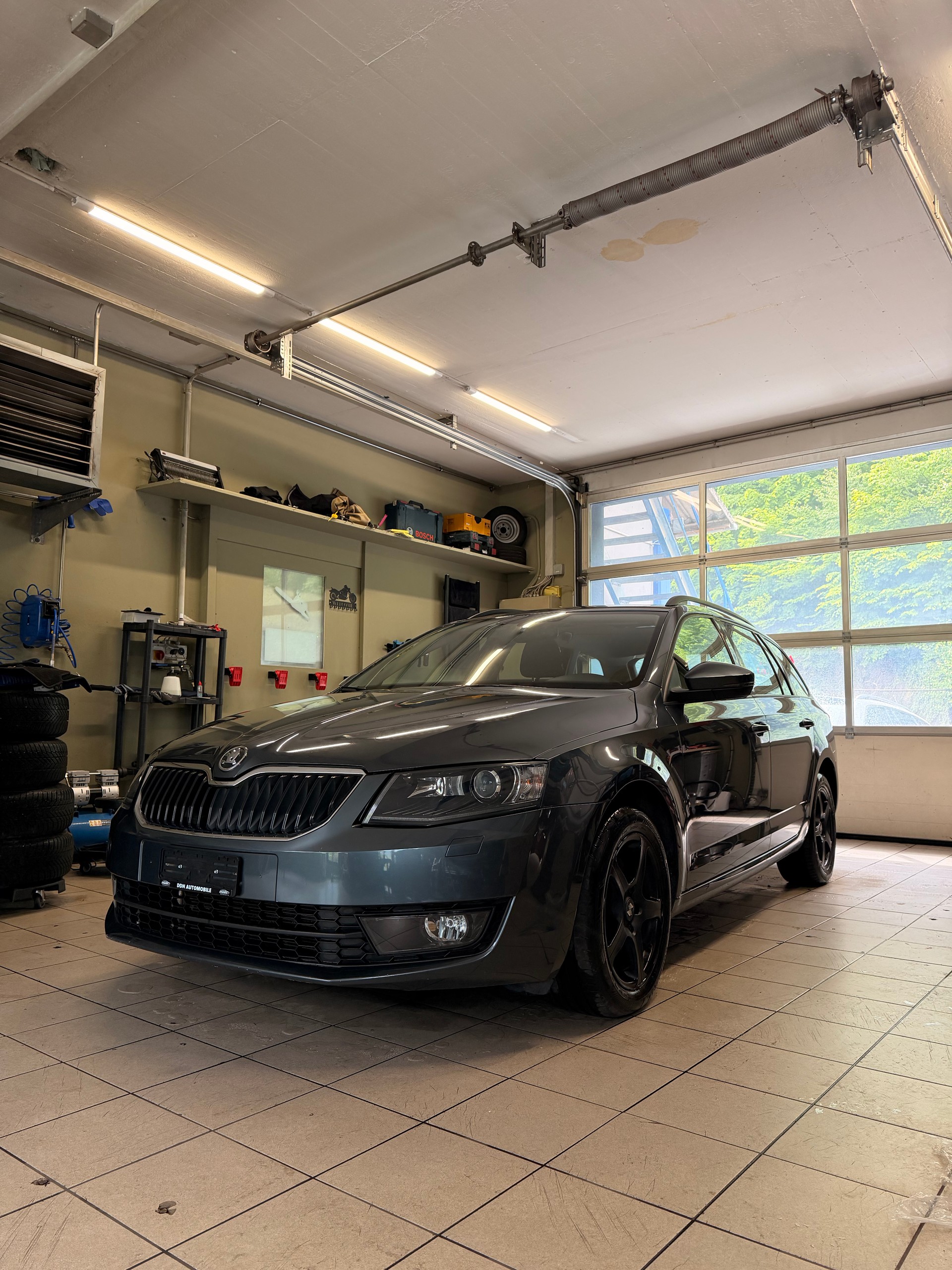 SKODA Octavia Combi 1.8 TSI L&K 4x4 DSG-image-1