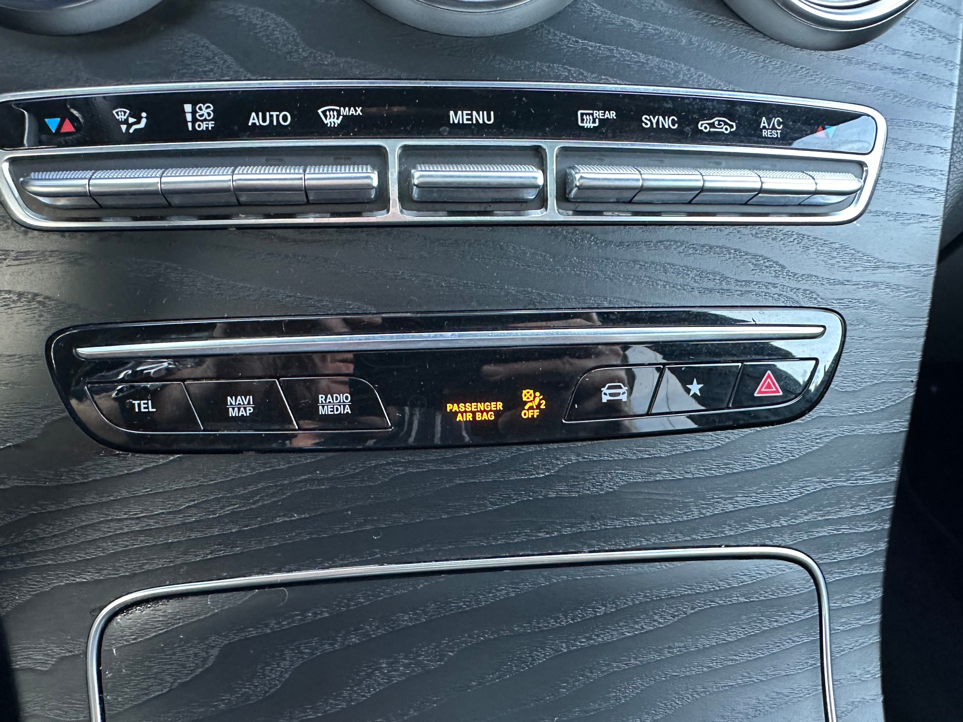 MERCEDES-BENZ GLC 300 AMG Line 4Matic 9G-Tronic-image-18