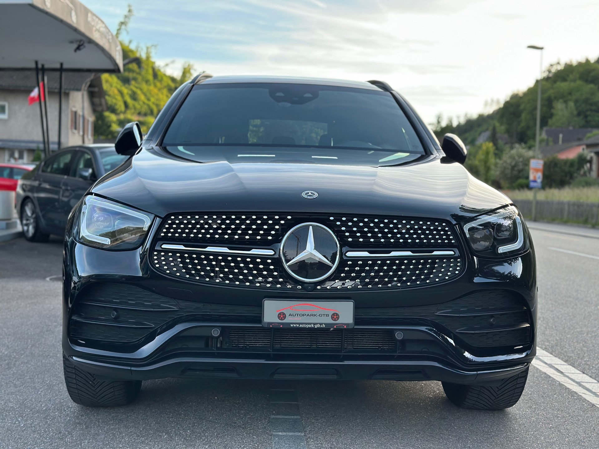 MERCEDES-BENZ GLC 300 AMG Line 4Matic 9G-Tronic-image-7