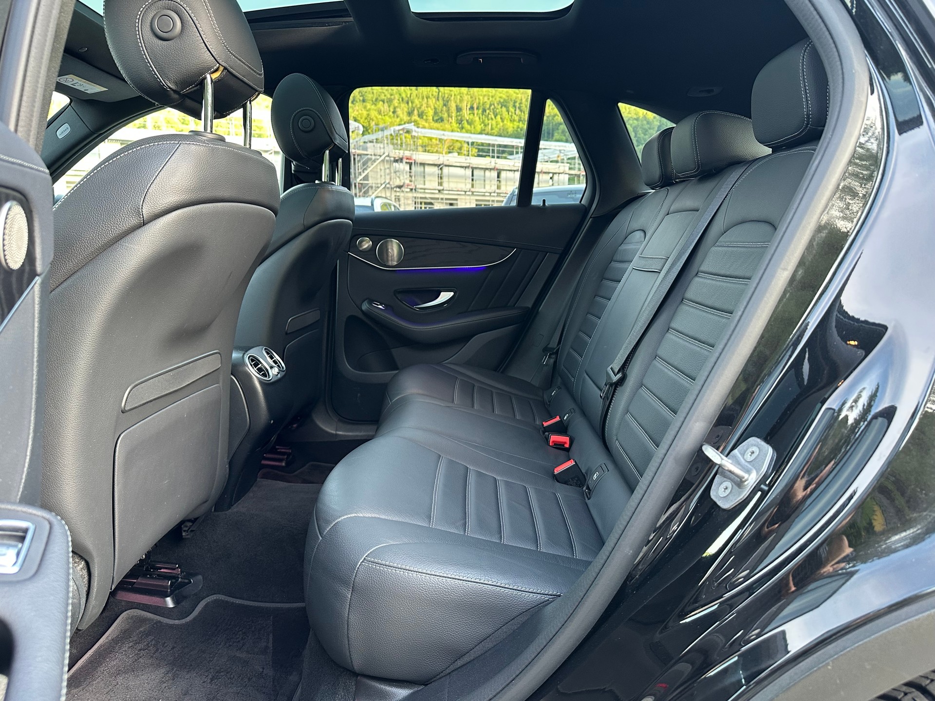 MERCEDES-BENZ GLC 300 AMG Line 4Matic 9G-Tronic-image-16