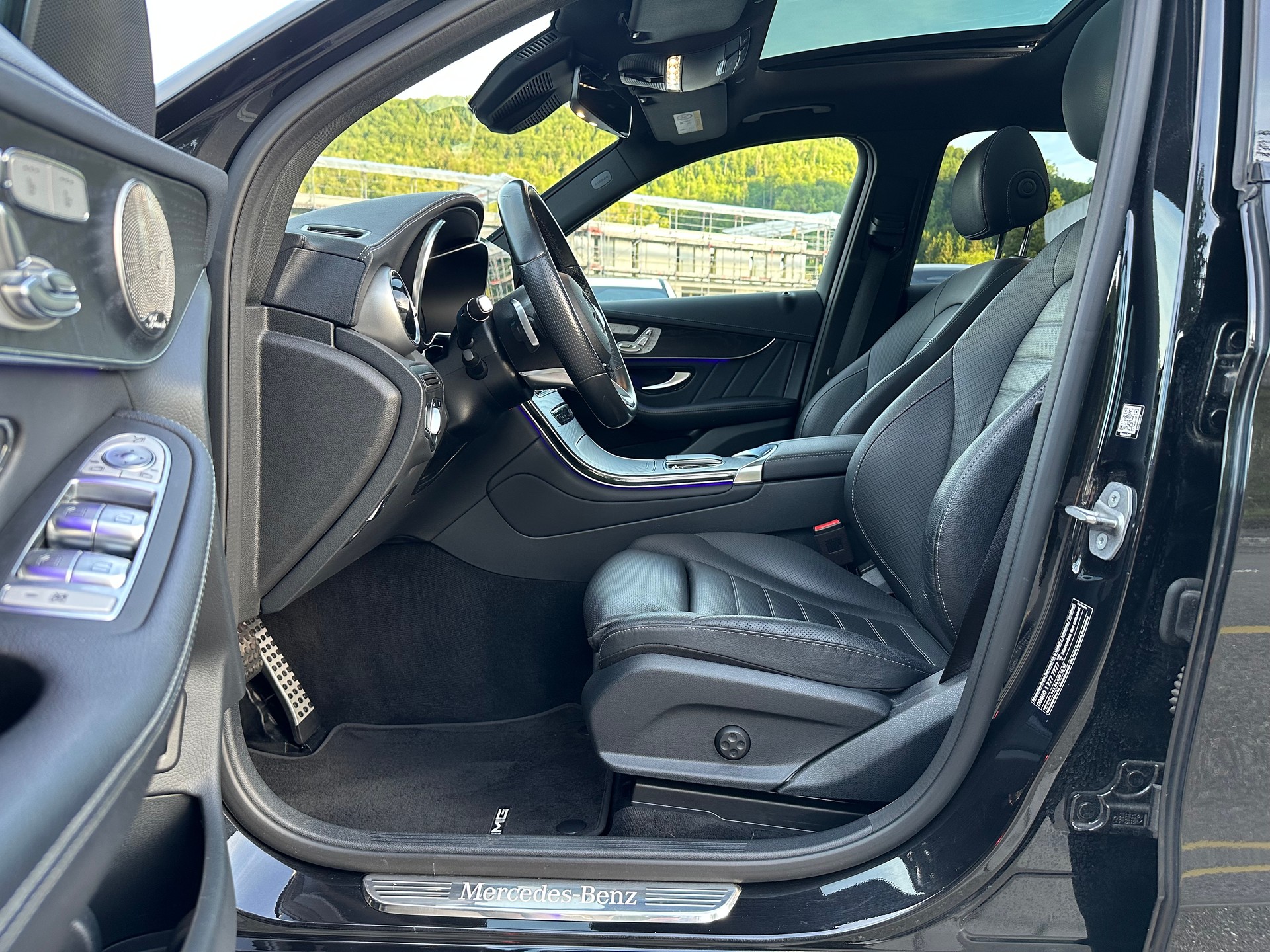 MERCEDES-BENZ GLC 300 AMG Line 4Matic 9G-Tronic-image-9