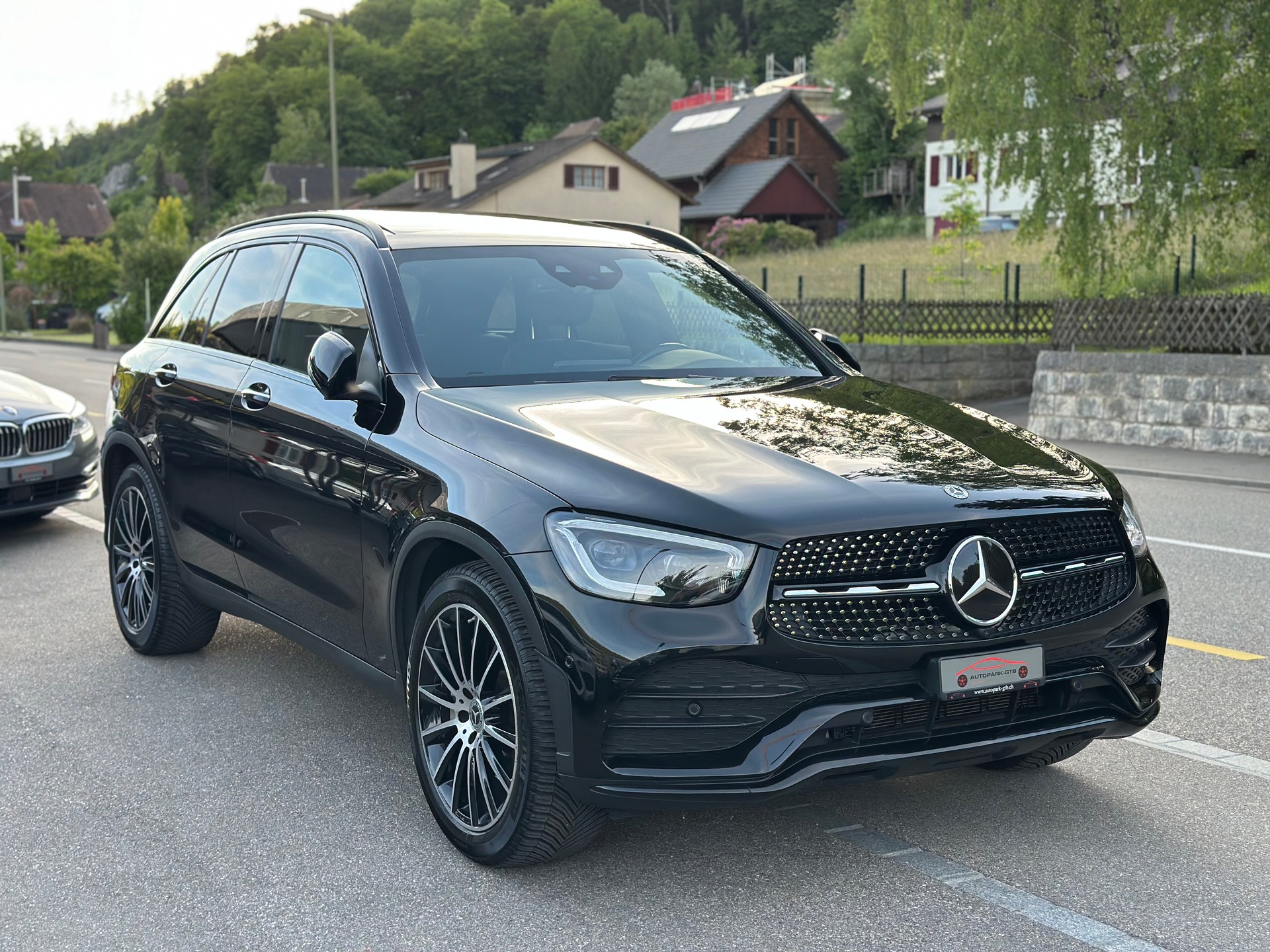 MERCEDES-BENZ GLC 300 AMG Line 4Matic 9G-Tronic-image-6