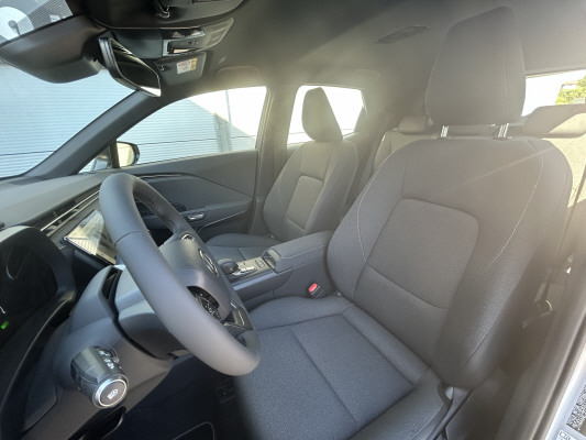 LEXUS LBX FWD Impression-image-6