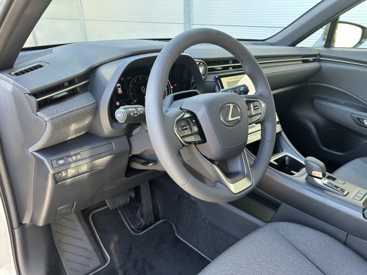 LEXUS LBX FWD Impression-image-7
