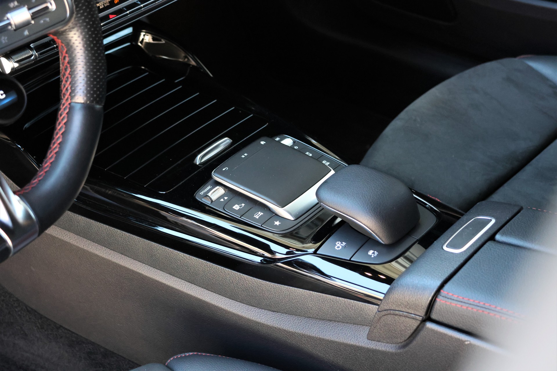 MERCEDES-BENZ A 45 S AMG 4Matic+ Speedshift (CH)-image-10