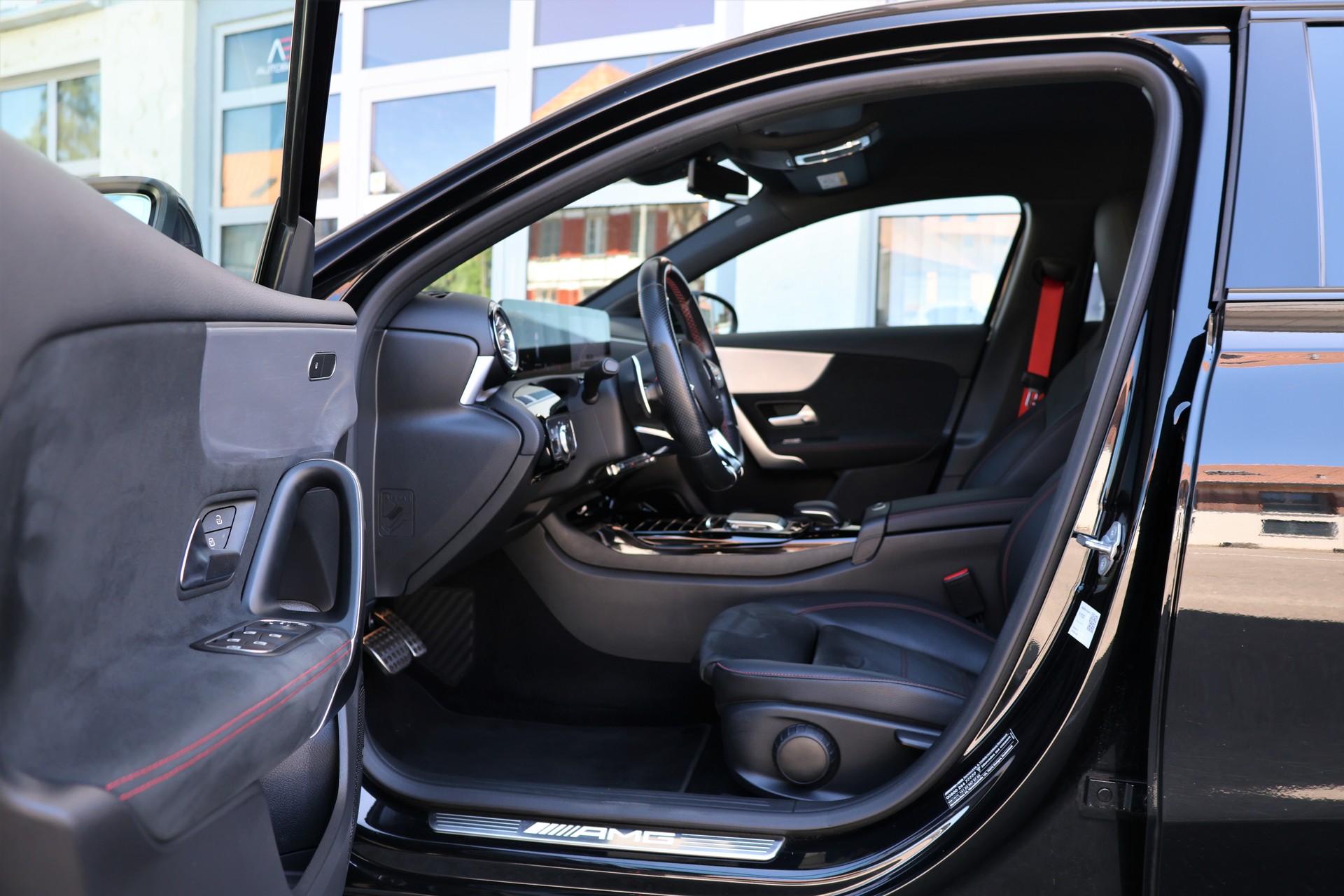 MERCEDES-BENZ A 45 S AMG 4Matic+ Speedshift (CH)-image-8