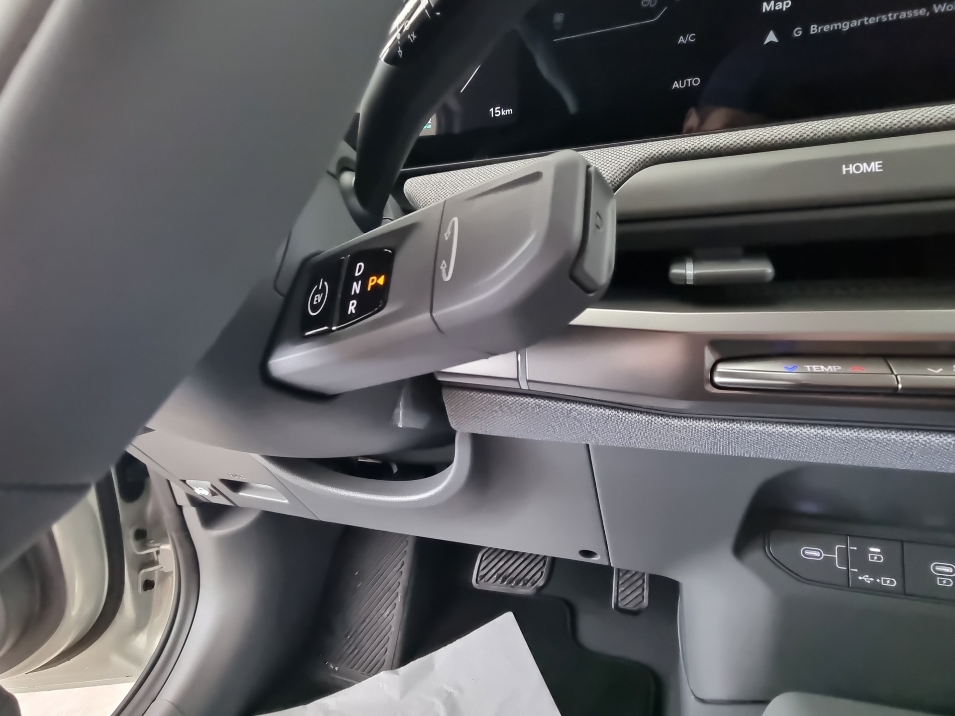 KIA EV3 81 kWh Earth-image-14
