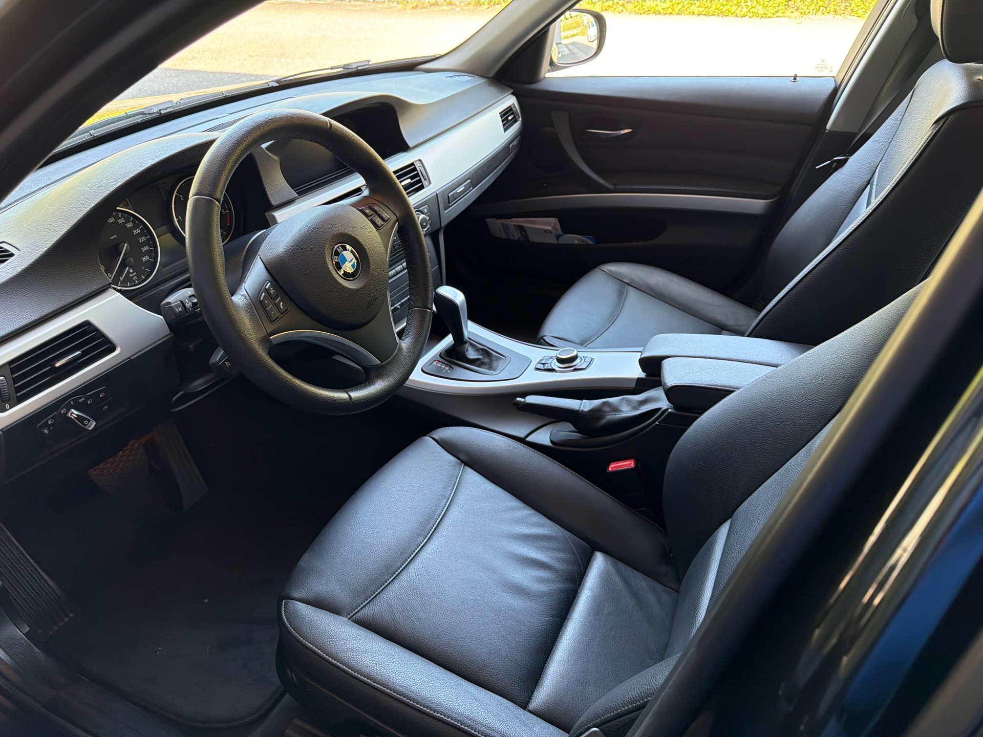 BMW 320d xDrive Dynamic Edition Steptronic-image-9