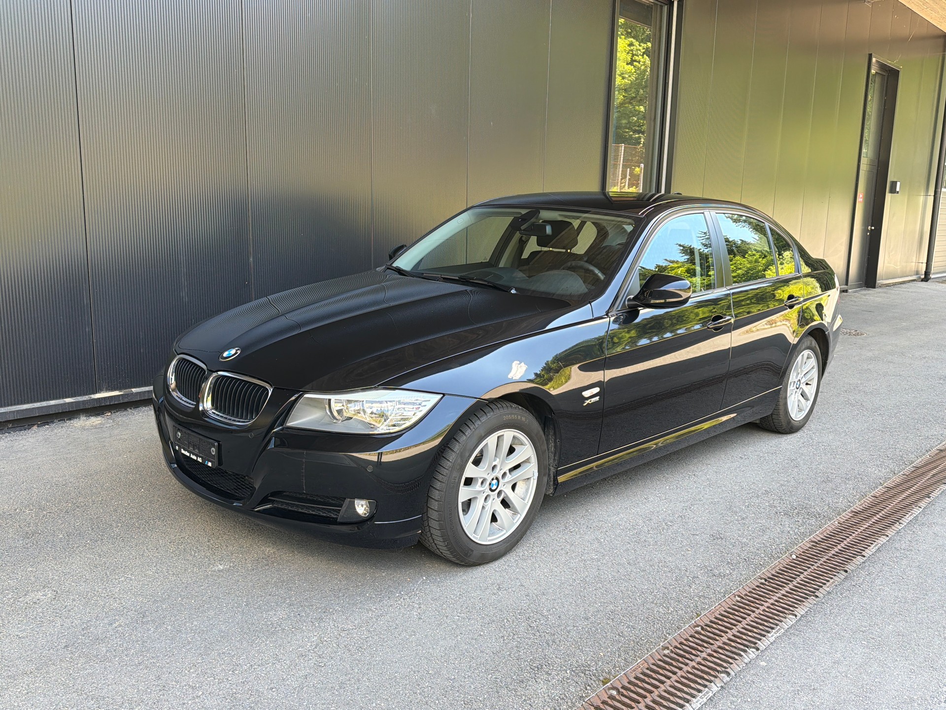 BMW 320d xDrive Dynamic Edition Steptronic-image-0