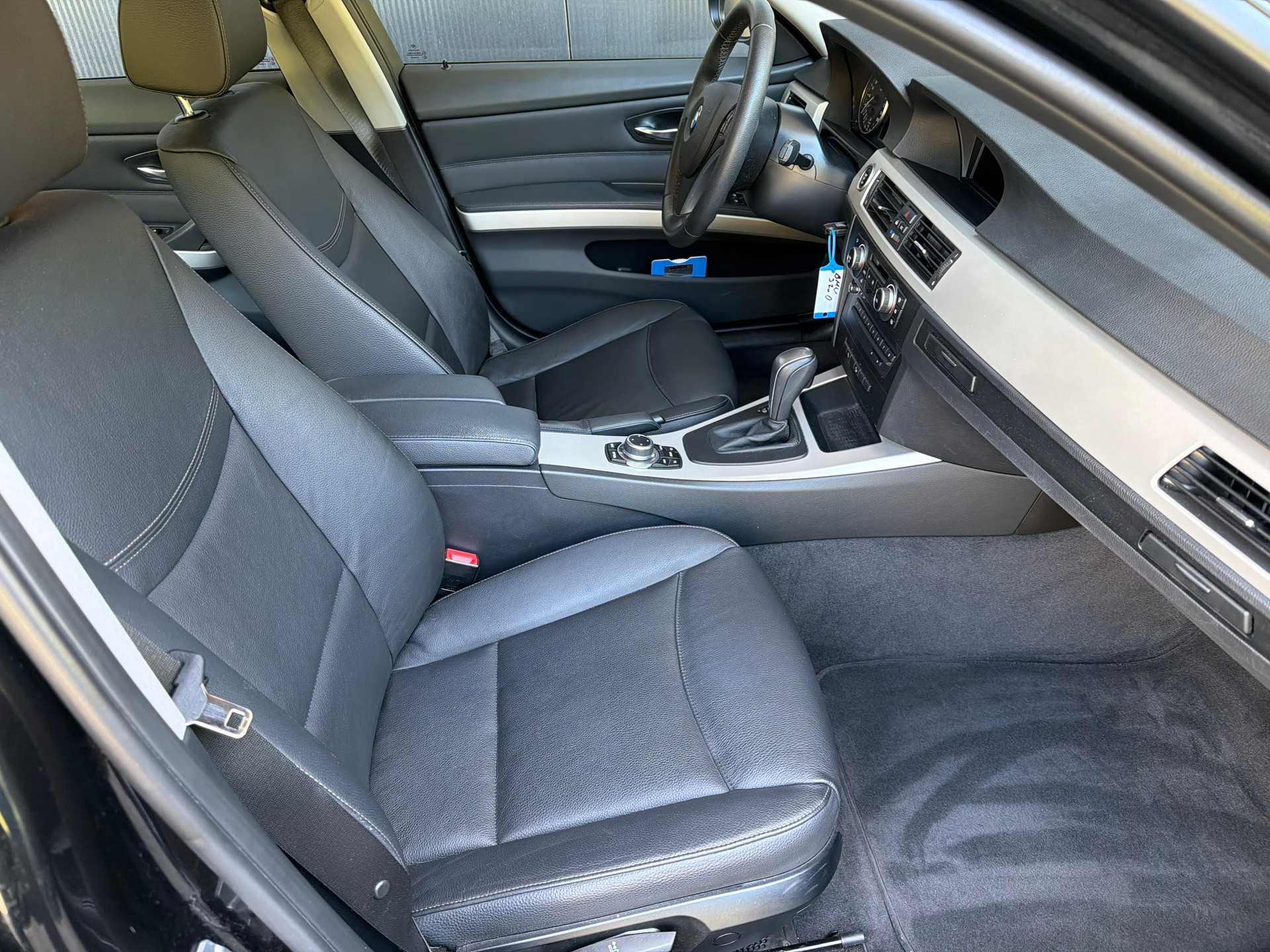 BMW 320d xDrive Dynamic Edition Steptronic-image-8