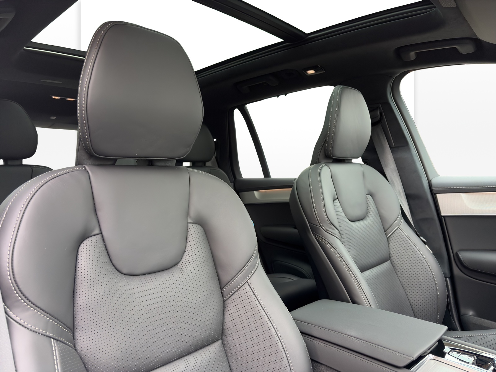VOLVO XC90 2.0 T8 TE Black Edition eAWD-image-17