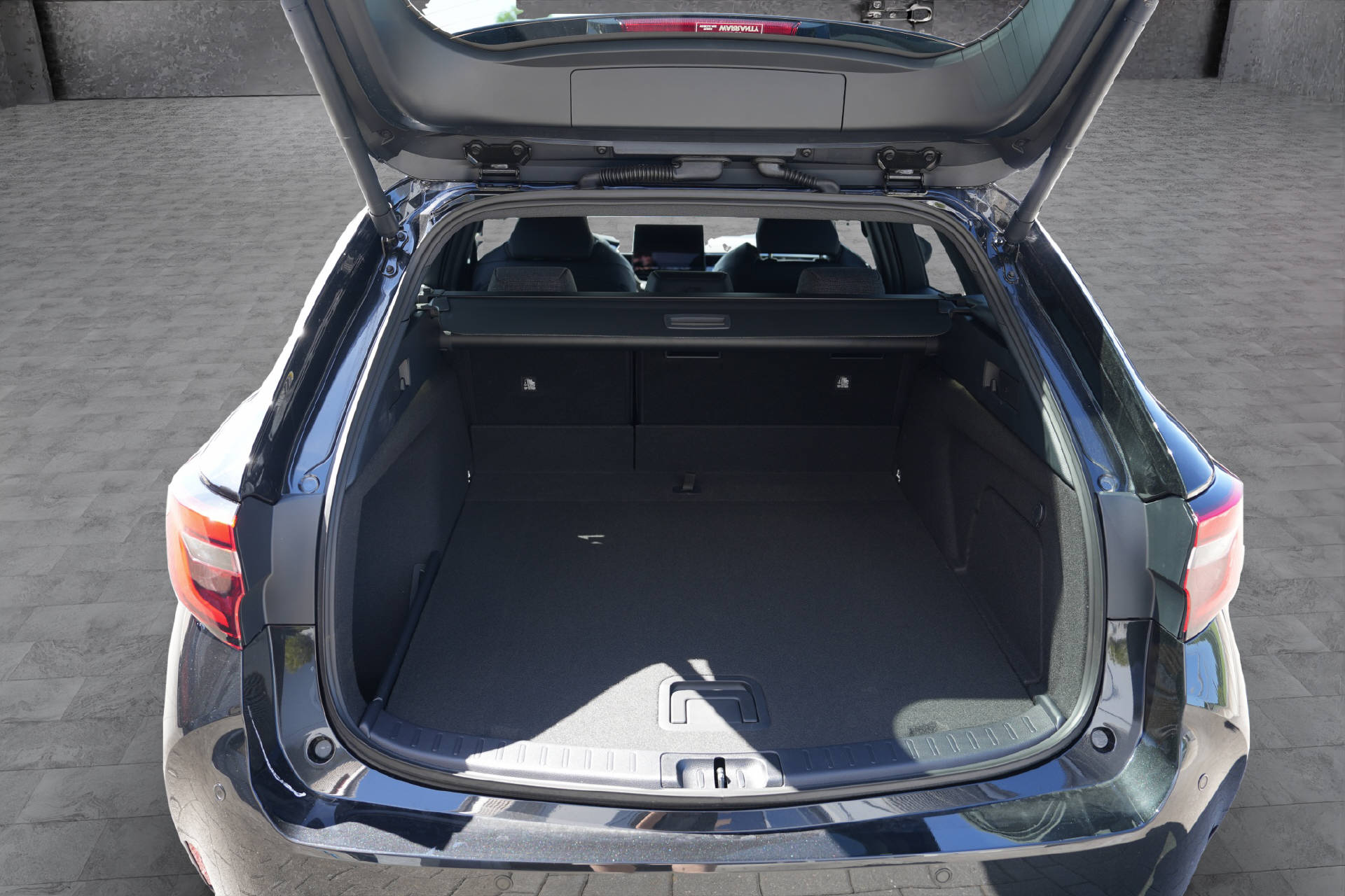TOYOTA Corolla Touring Sports 2.0 HSD Swiss Edition-image-7