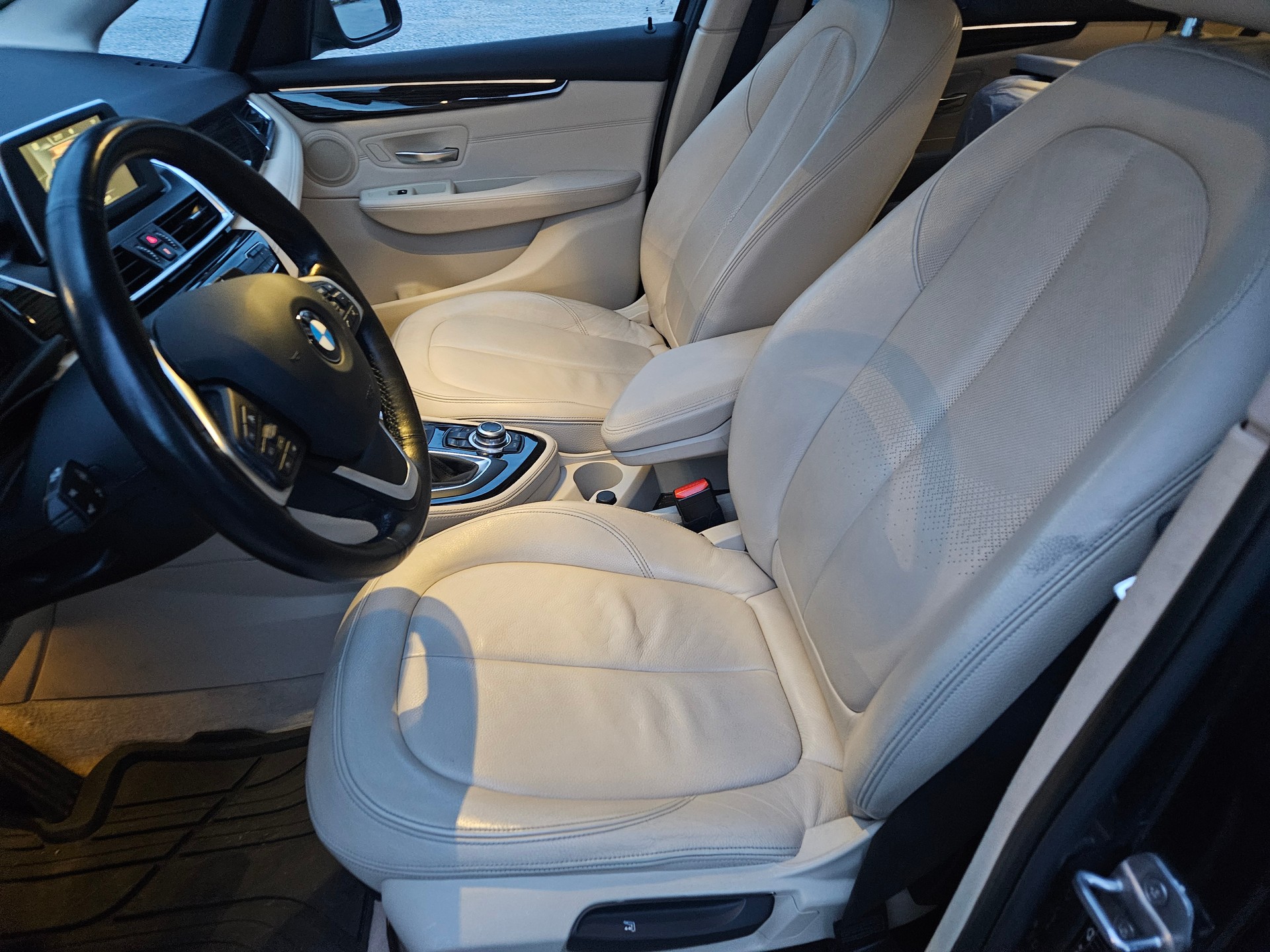 BMW 220i Active Tourer Sport Line Steptronic-image-8