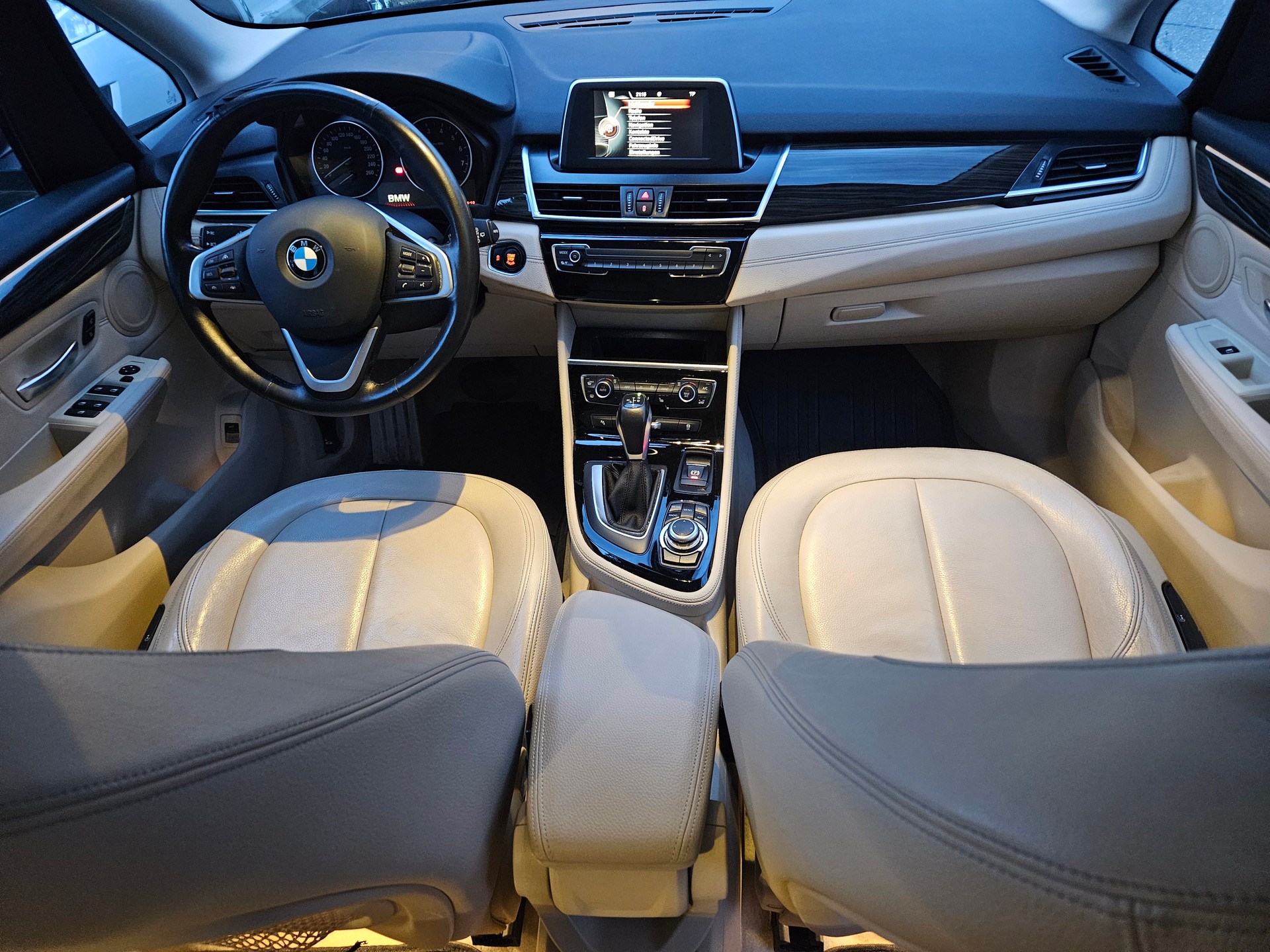 BMW 220i Active Tourer Sport Line Steptronic-image-13