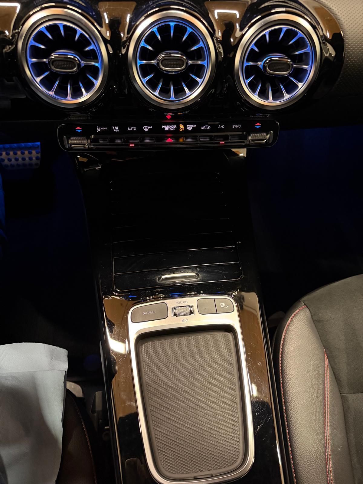 MERCEDES-BENZ A 180 AMG Line-image-22