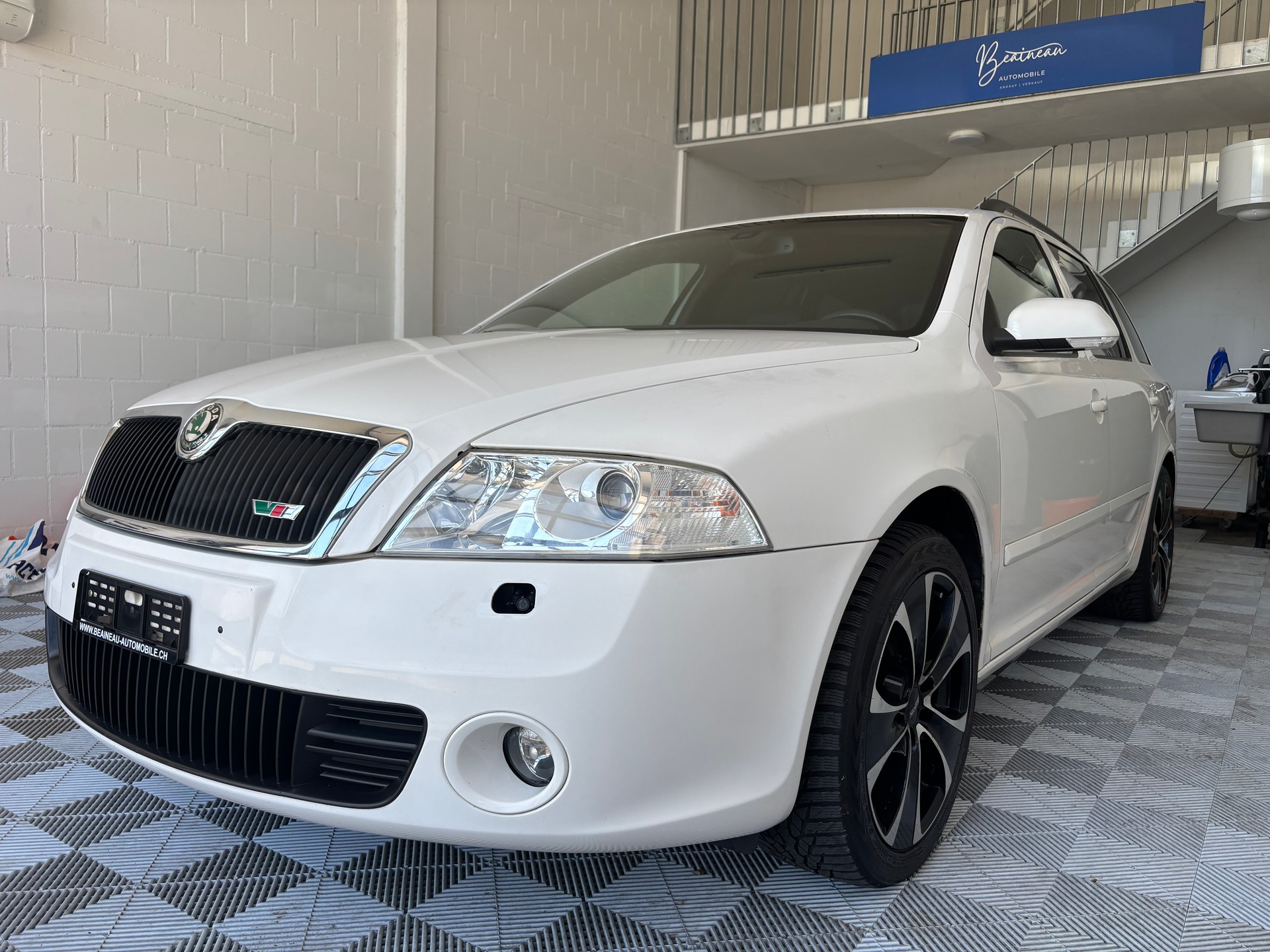 SKODA Octavia 2.0 TFSI RS-image-2