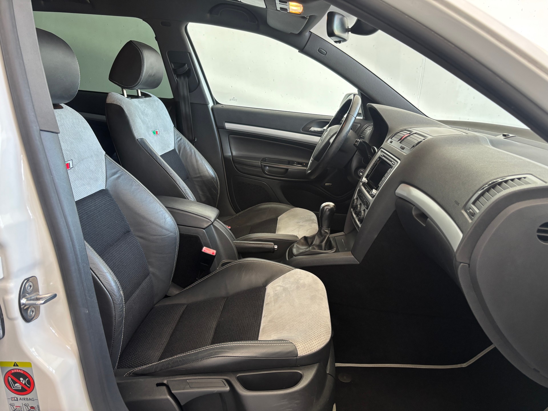 SKODA Octavia 2.0 TFSI RS-image-8