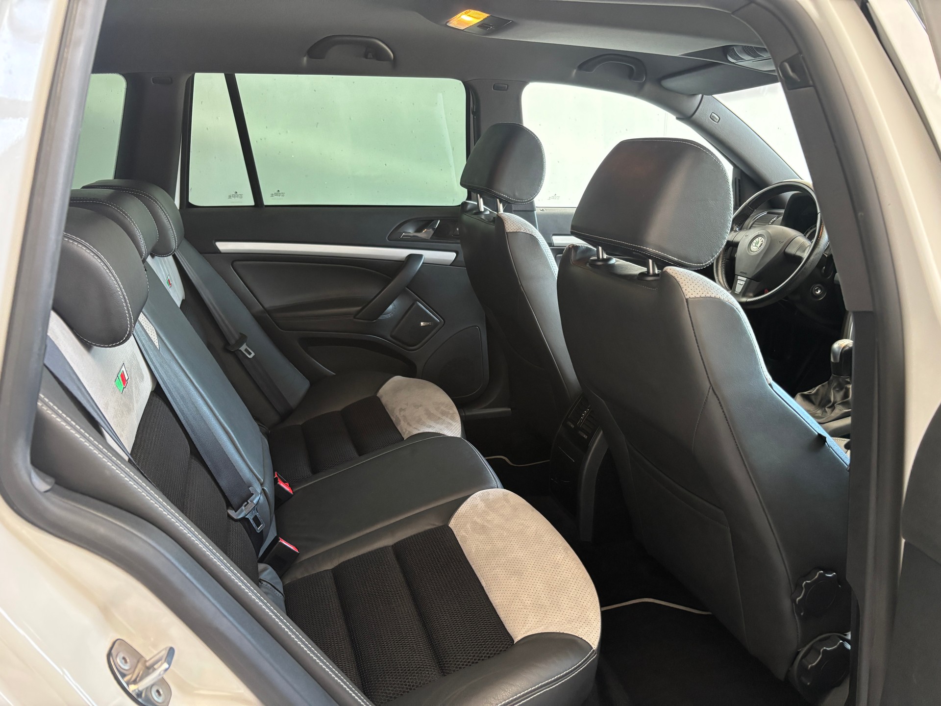 SKODA Octavia 2.0 TFSI RS-image-11