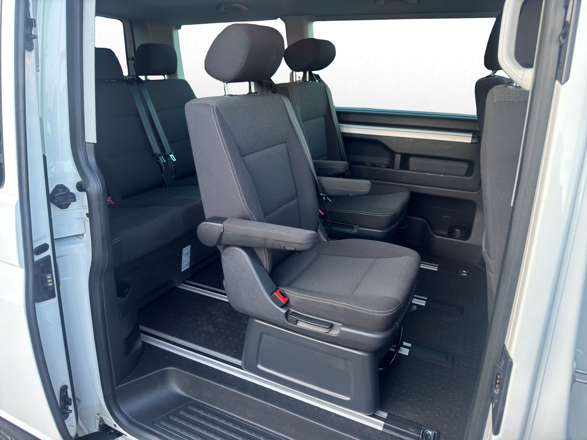 VW T6 Multivan 2.0 TDI Trendline 4Motion-image-7