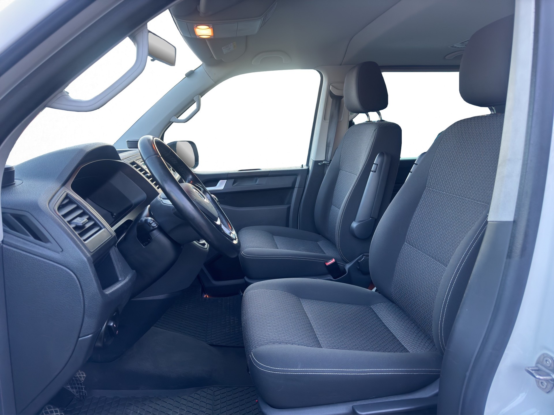 VW T6 Multivan 2.0 TDI Trendline 4Motion-image-4
