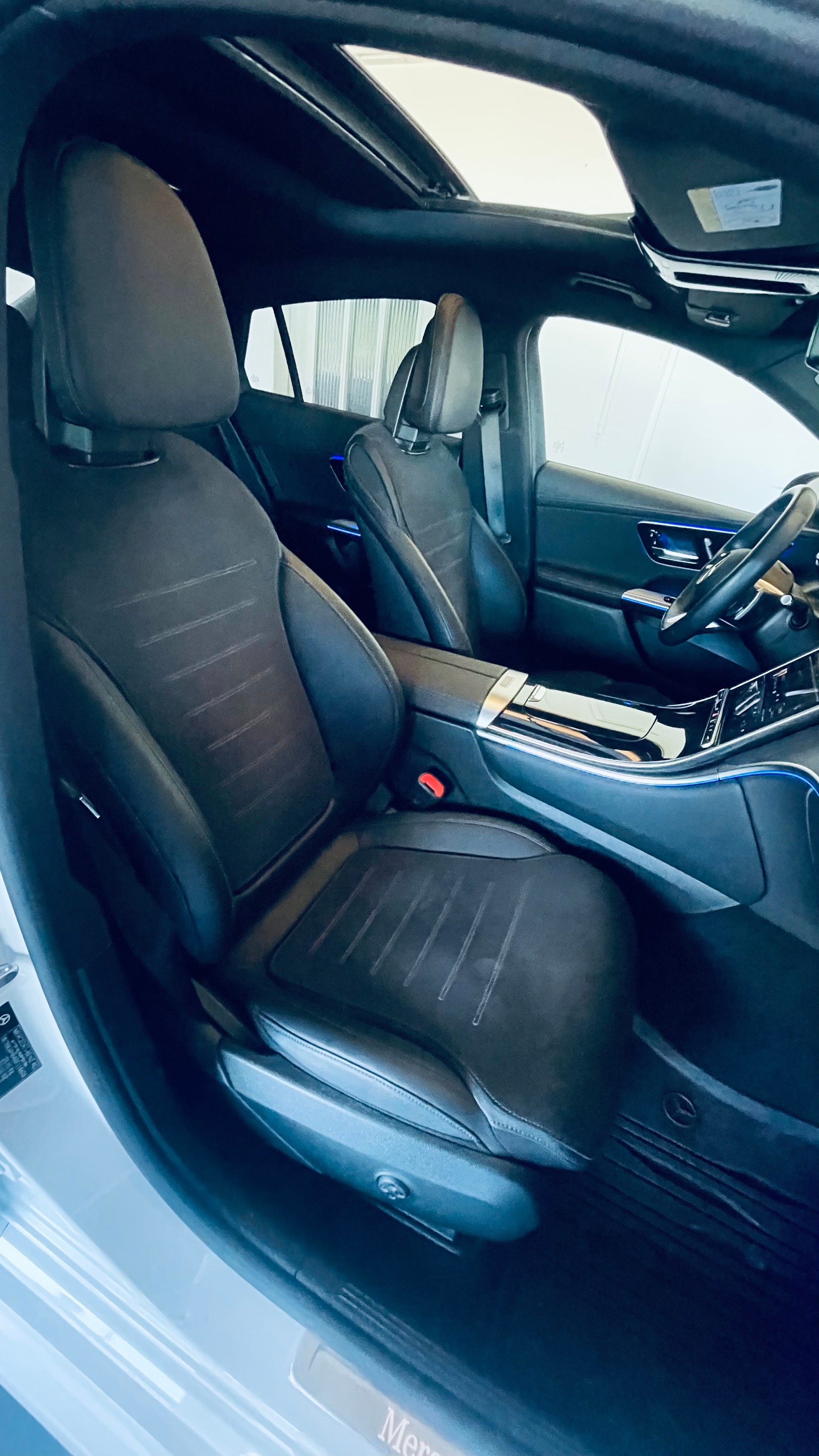 MERCEDES-BENZ GLC 300 4Matic AMG Line 9G-Tronic "BLACK and WHITE-image-12