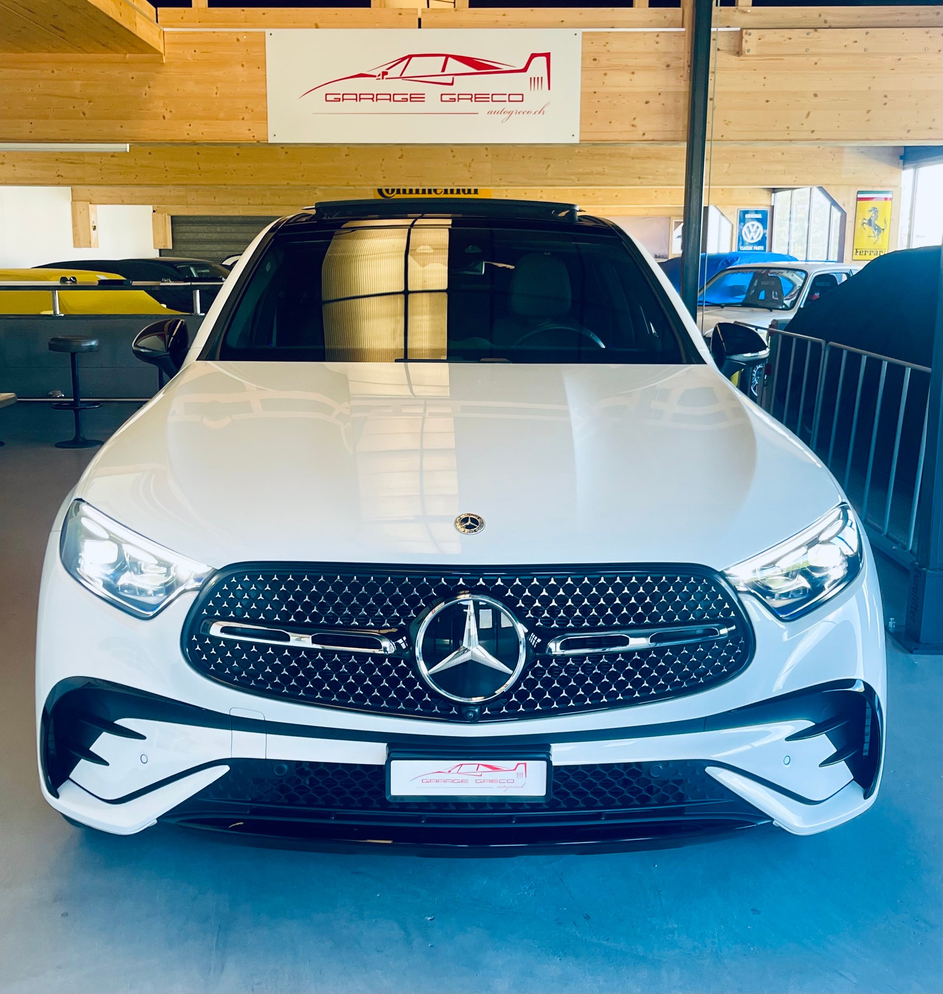 MERCEDES-BENZ GLC 300 4Matic AMG Line 9G-Tronic "BLACK and WHITE-image-3