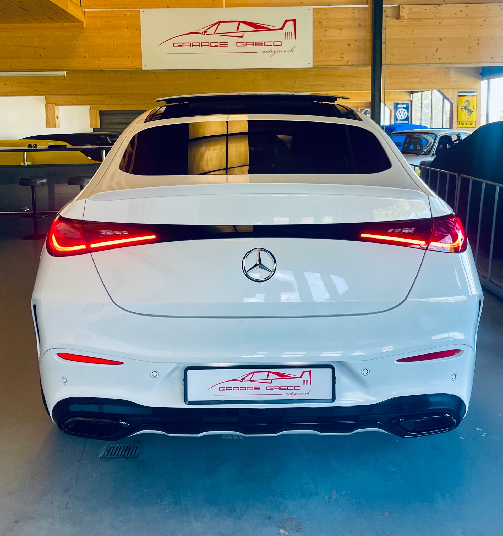 MERCEDES-BENZ GLC 300 4Matic AMG Line 9G-Tronic "BLACK and WHITE-image-6