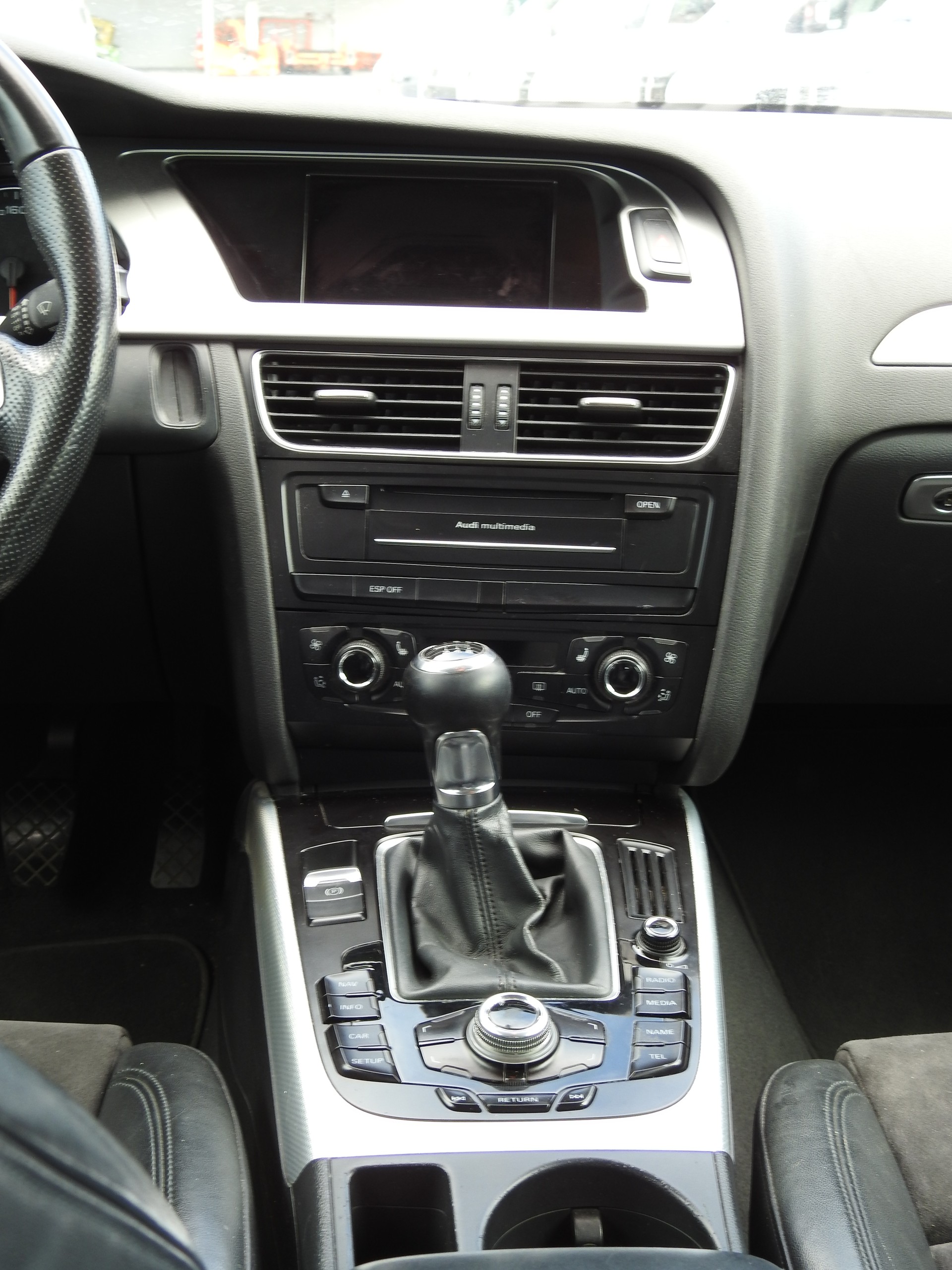 AUDI A4 Avant 1.8 TFSI Snow quattro-image-17