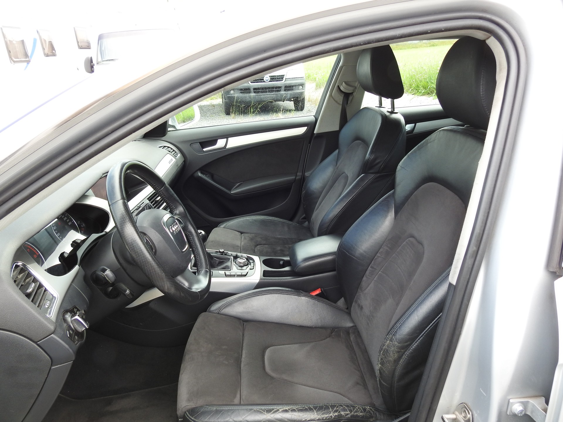 AUDI A4 Avant 1.8 TFSI Snow quattro-image-13