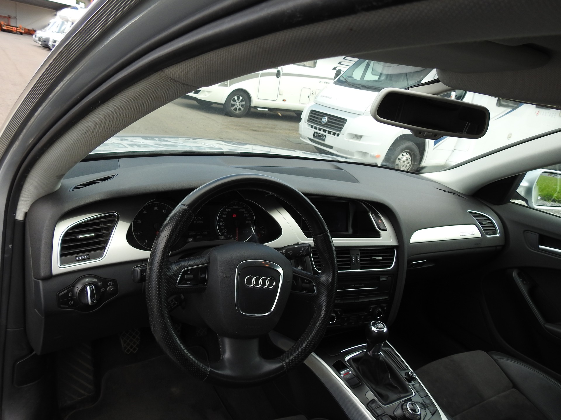 AUDI A4 Avant 1.8 TFSI Snow quattro-image-12