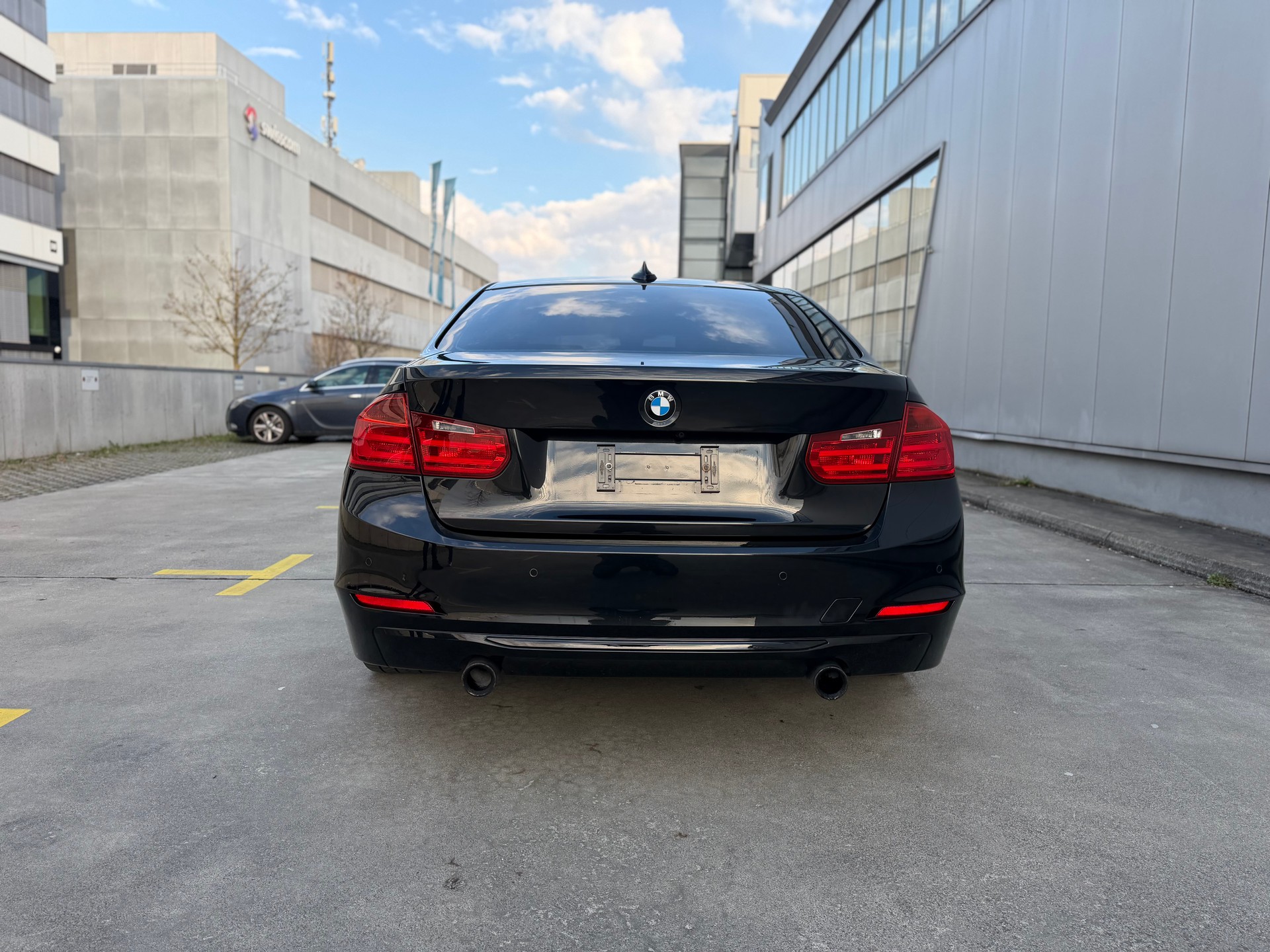 BMW 335i Luxury Line Steptronic-image-3