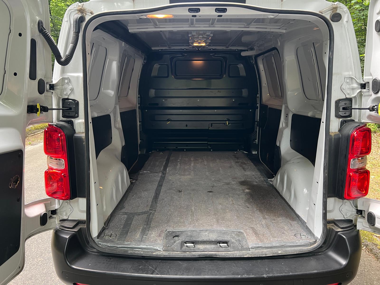 PEUGEOT Expert 1.5 BlueHDi 120 S&S Standard-image-5