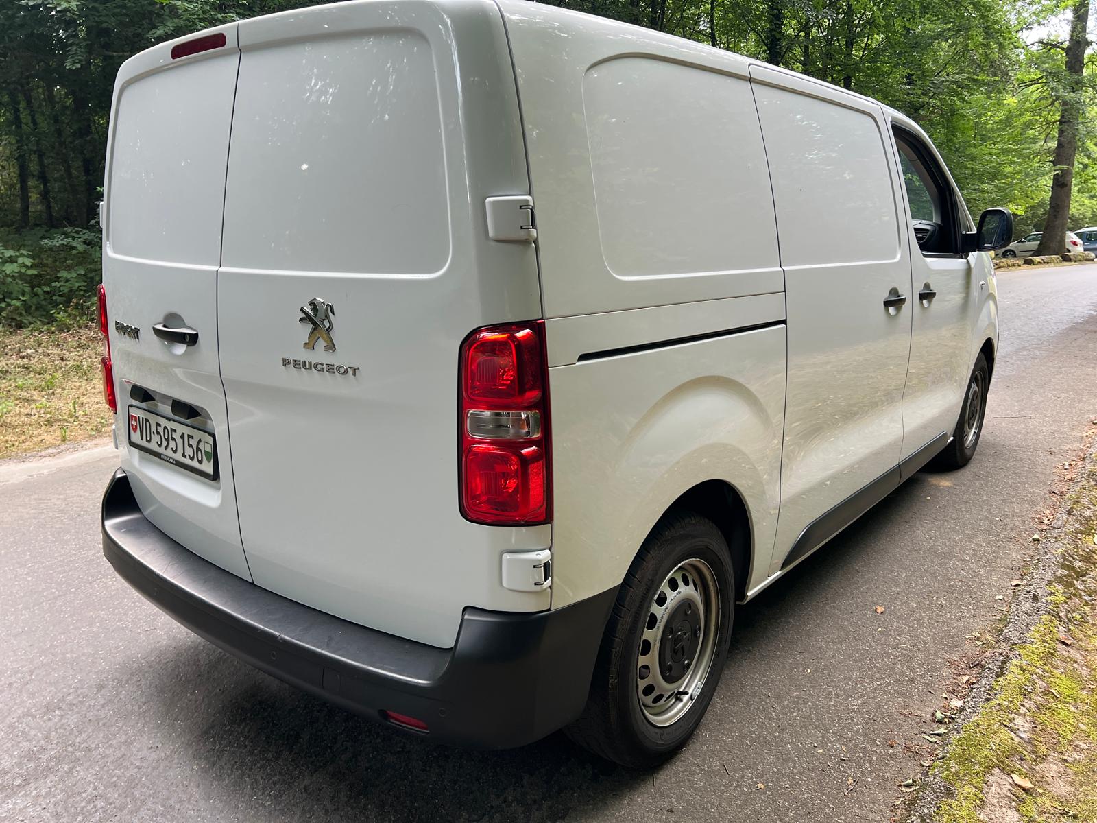 PEUGEOT Expert 1.5 BlueHDi 120 S&S Standard-image-6