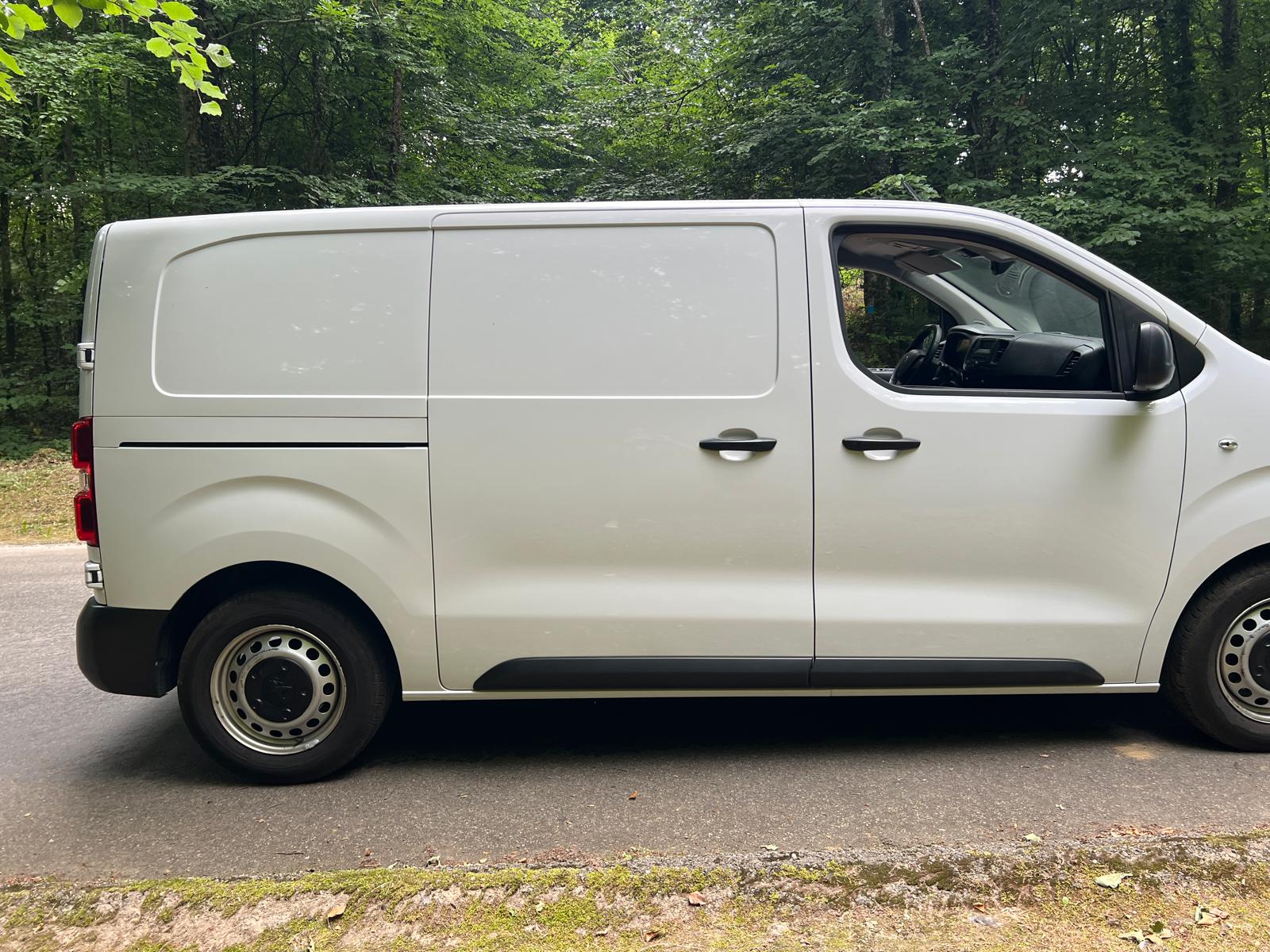 PEUGEOT Expert 1.5 BlueHDi 120 S&S Standard-image-7