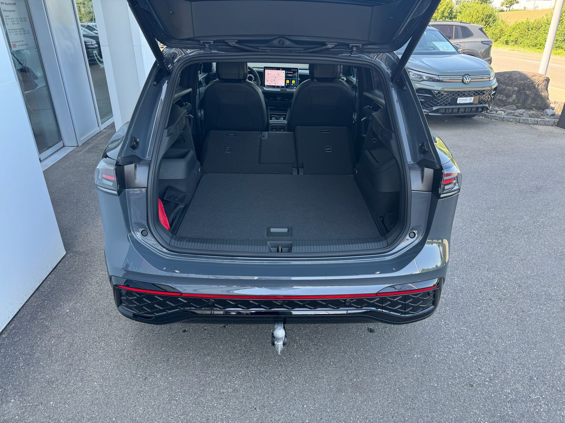 VW Tiguan 2.0 TSI DSG R-Line Plus 4Motion-image-5