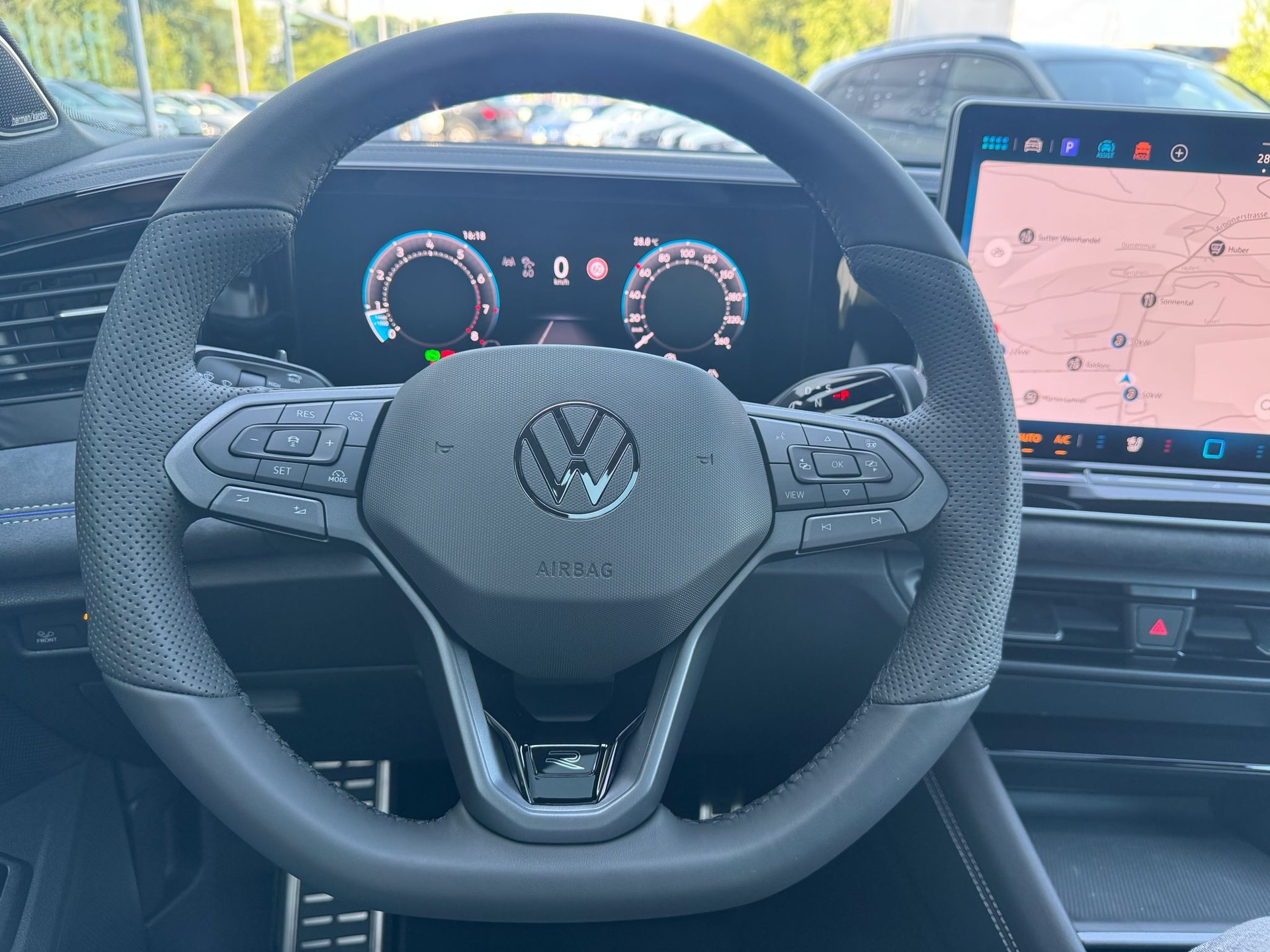 VW Tiguan 2.0 TSI DSG R-Line Plus 4Motion-image-12