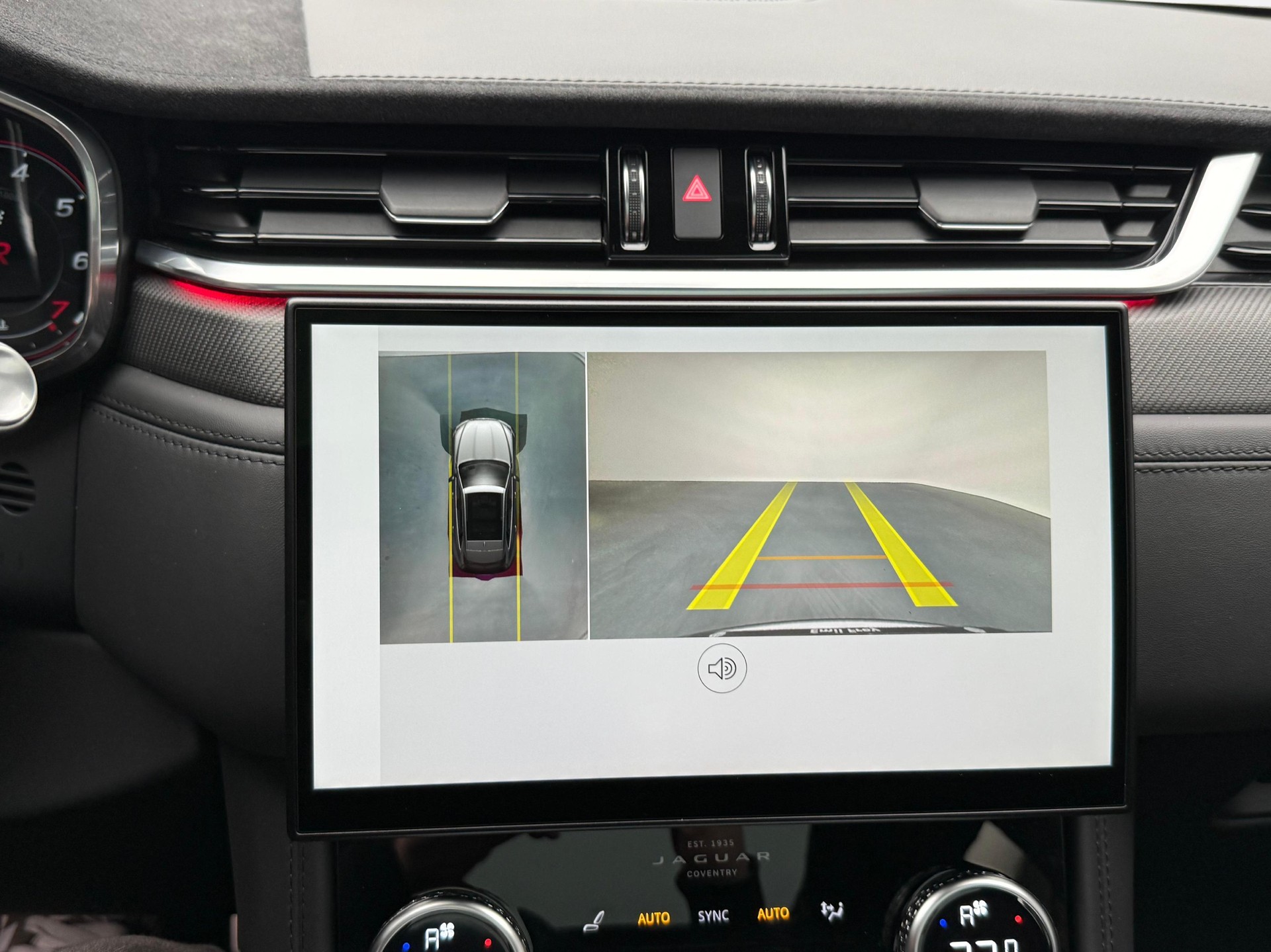 JAGUAR F-Pace 5.0 V8 SVR AWD-image-12