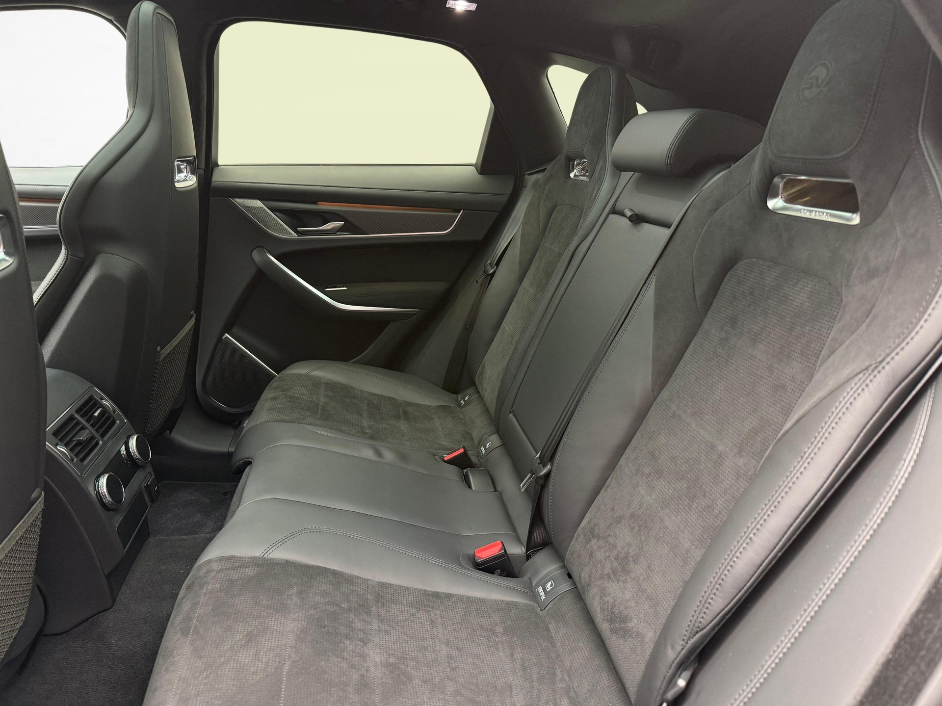JAGUAR F-Pace 5.0 V8 SVR AWD-image-10