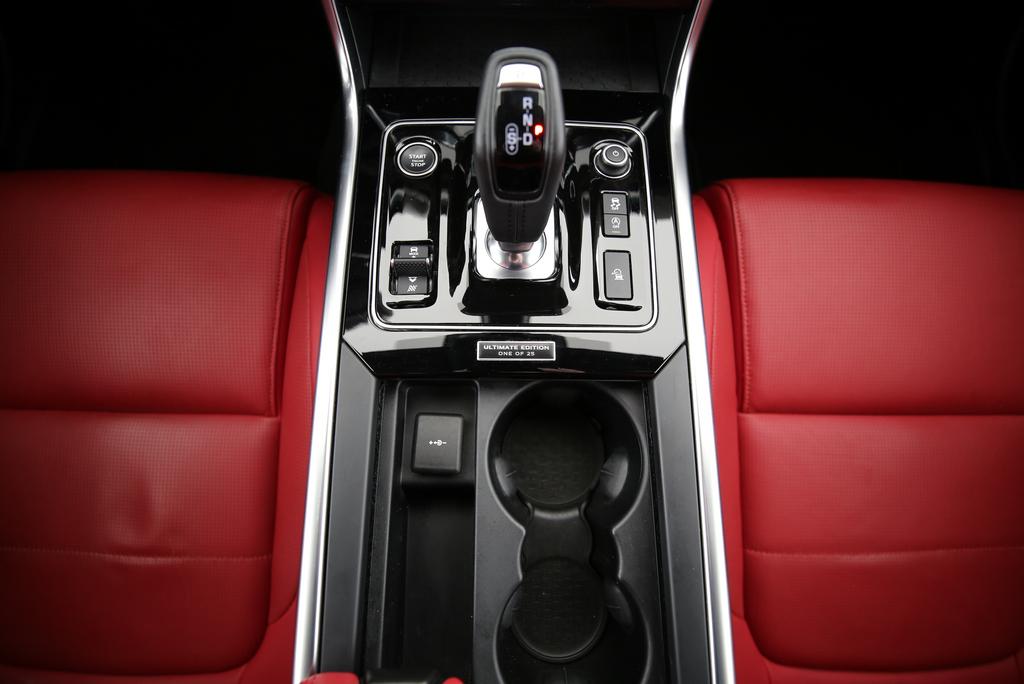JAGUAR XE 2.0 T 300 Sport AWD-image-9